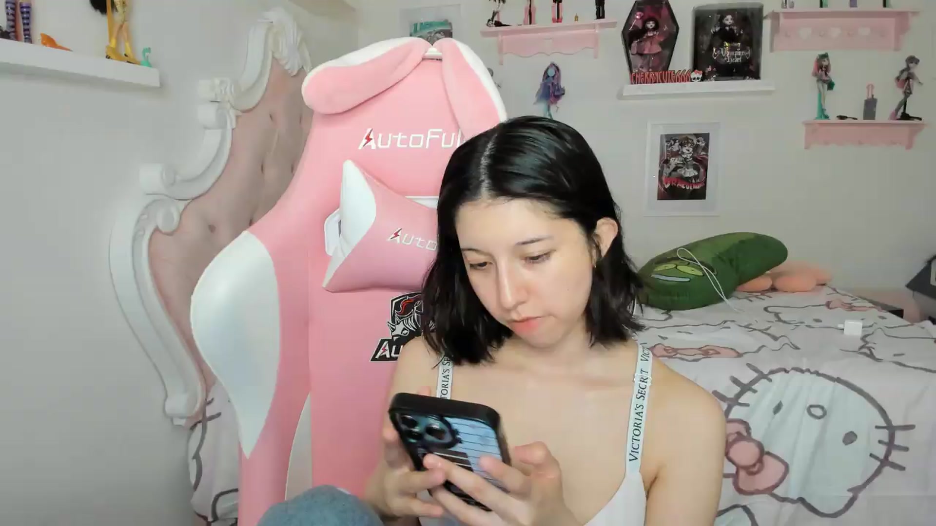 Gallery image thumbnail from Cherrycute666's myfreecams stream on, 07/26/2026, 10:18 image 14 of 20
