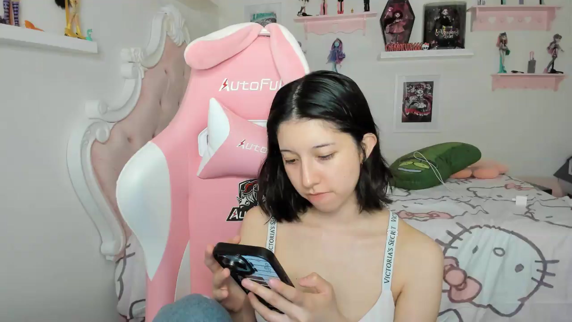 Gallery image thumbnail from Cherrycute666's myfreecams stream on, 07/26/2026, 10:18 image 13 of 20