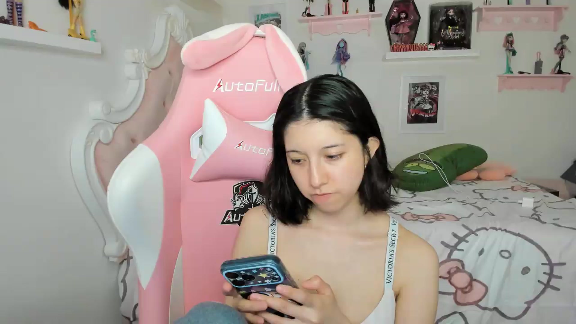 Gallery image thumbnail from Cherrycute666's myfreecams stream on, 07/26/2026, 10:18 image 17 of 20