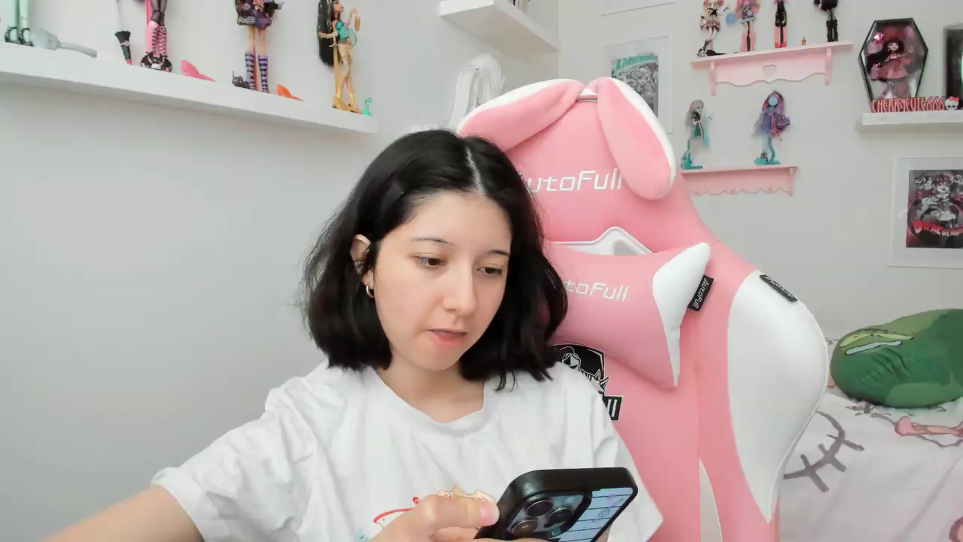 Gallery image thumbnail from Cherrycute666's myfreecams stream on, 07/27/2026, 24:59 image 2 of 20