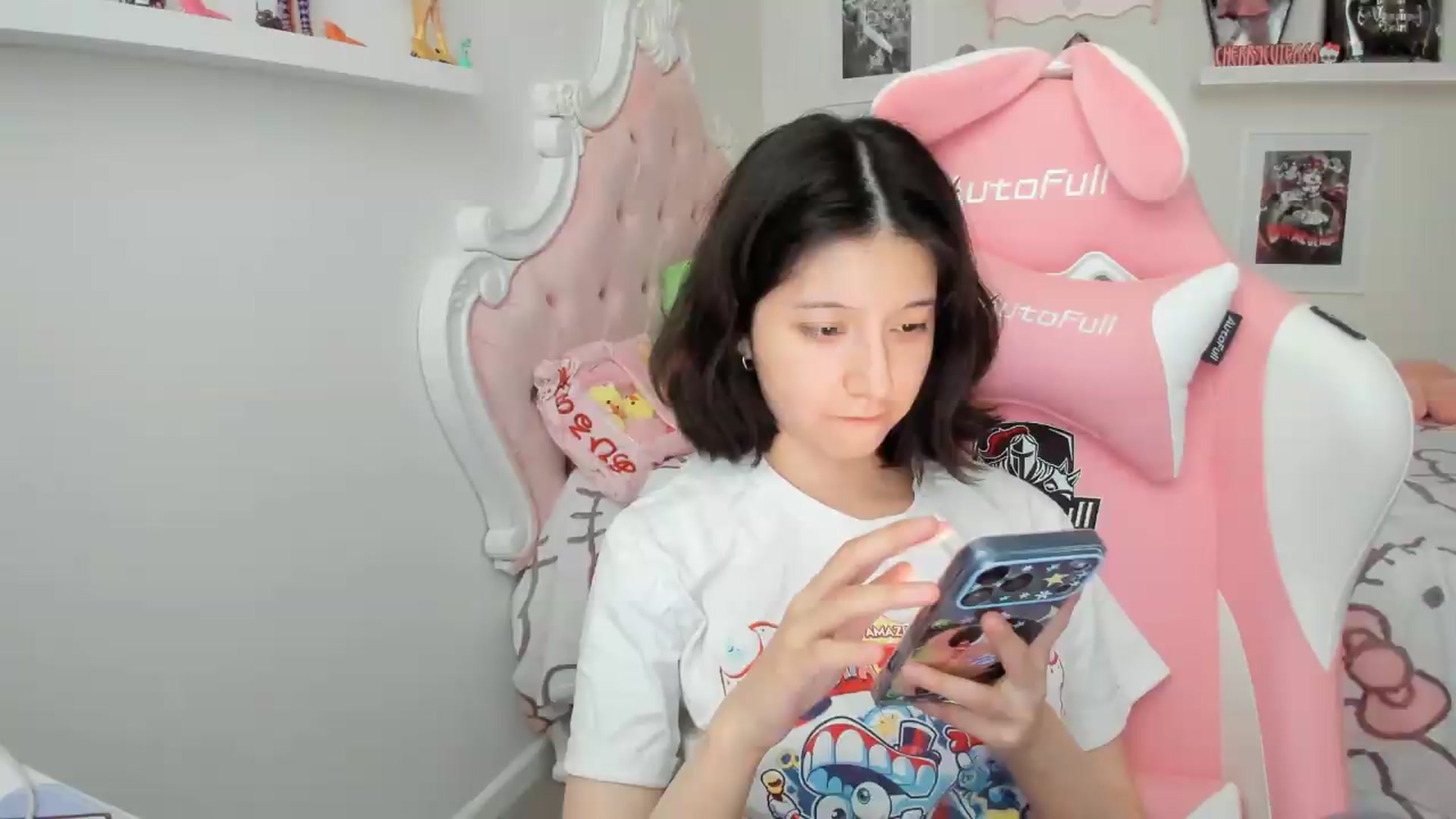 Gallery image thumbnail from Cherrycute666's myfreecams stream on, 07/27/2026, 24:59 image 14 of 20