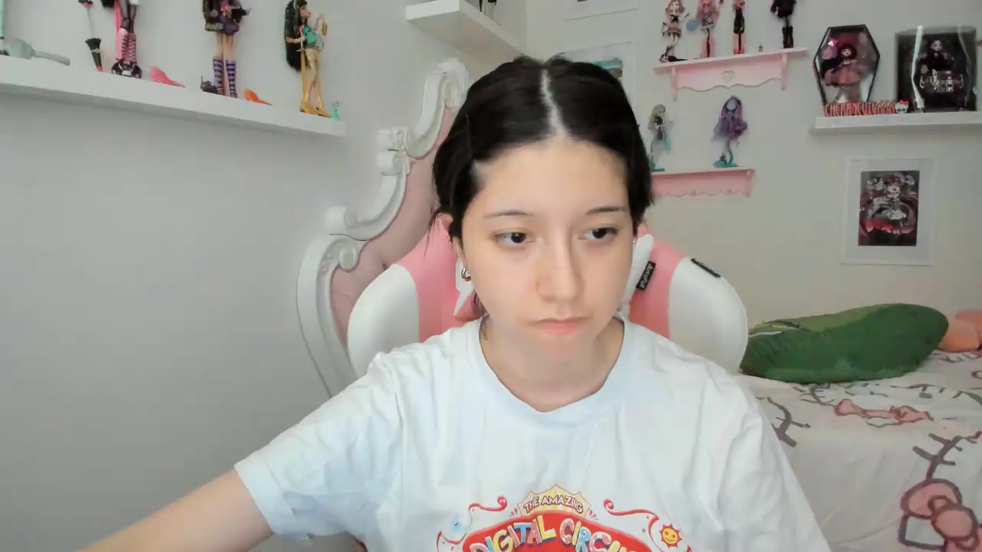 Gallery image thumbnail from Cherrycute666's myfreecams stream on, 07/27/2026, 24:59 image 18 of 20