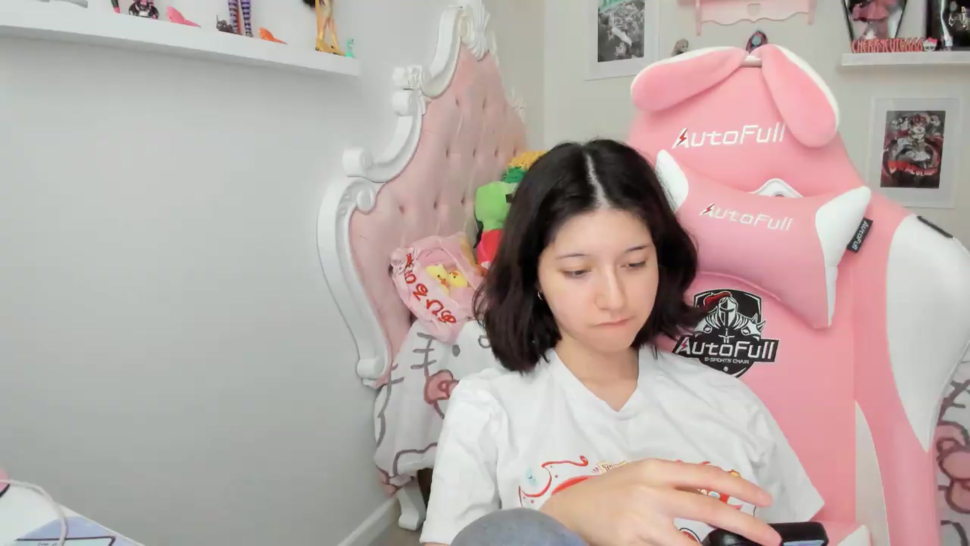 Gallery image thumbnail from Cherrycute666's myfreecams stream on, 07/27/2026, 24:59 image 16 of 20