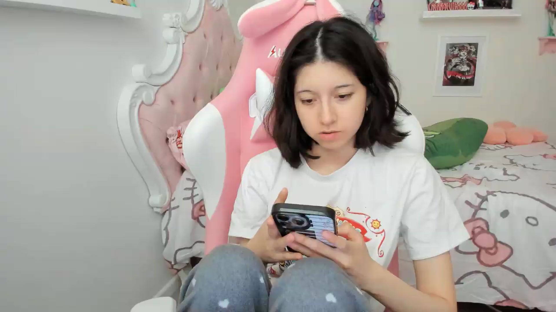 Gallery image thumbnail from Cherrycute666's myfreecams stream on, 07/27/2026, 24:59 image 5 of 20