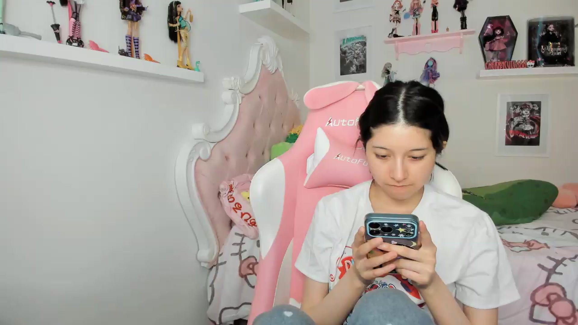 Gallery image thumbnail from Cherrycute666's myfreecams stream on, 07/27/2026, 24:59 image 19 of 20