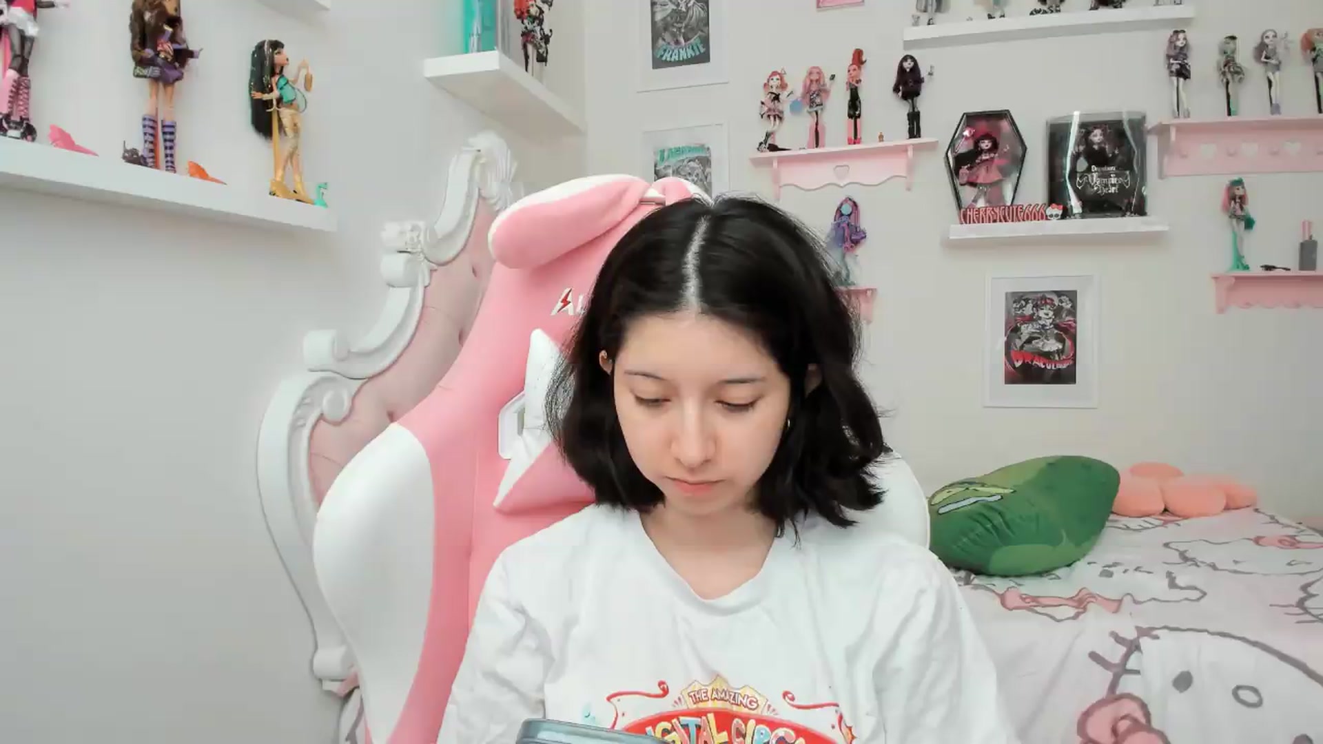 Gallery image thumbnail from Cherrycute666's myfreecams stream on, 07/27/2026, 24:59 image 1 of 20