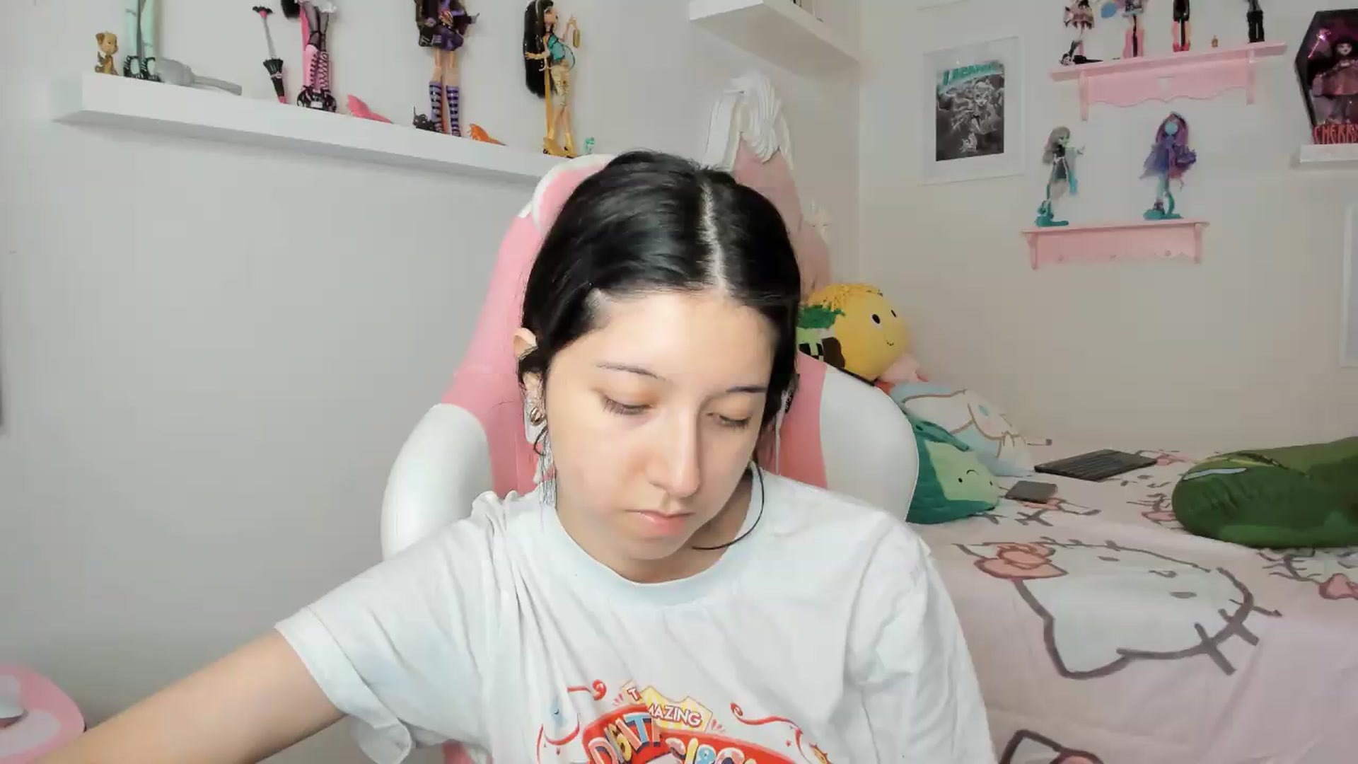 Gallery image thumbnail from Cherrycute666's myfreecams stream on, 07/27/2026, 02:36 image 7 of 20