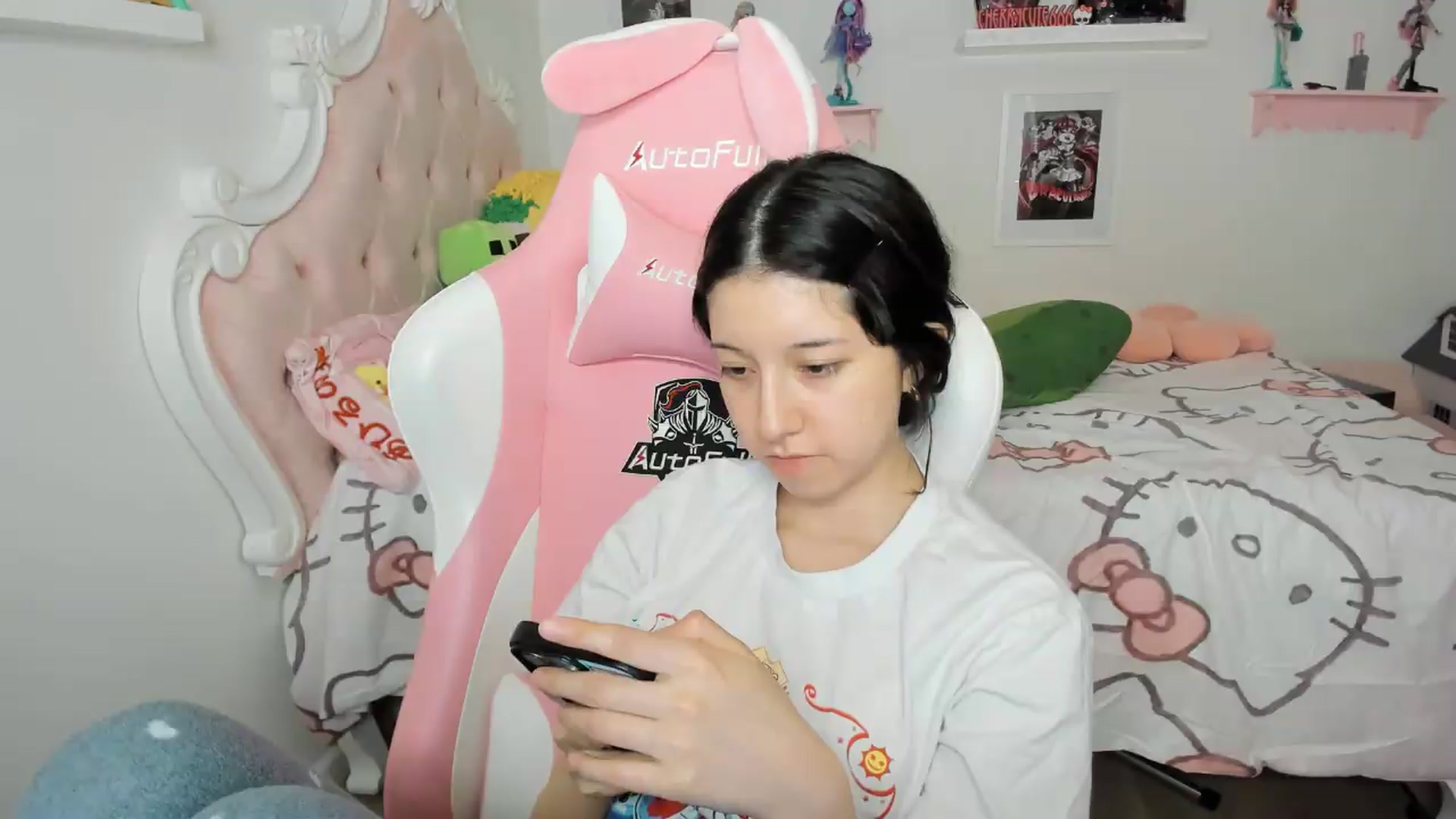 Gallery image thumbnail from Cherrycute666's myfreecams stream on, 07/27/2026, 02:36 image 12 of 20