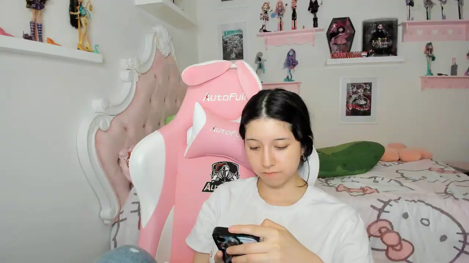 Gallery image thumbnail from Cherrycute666's myfreecams stream on, 07/27/2026, 02:36 image 9 of 20