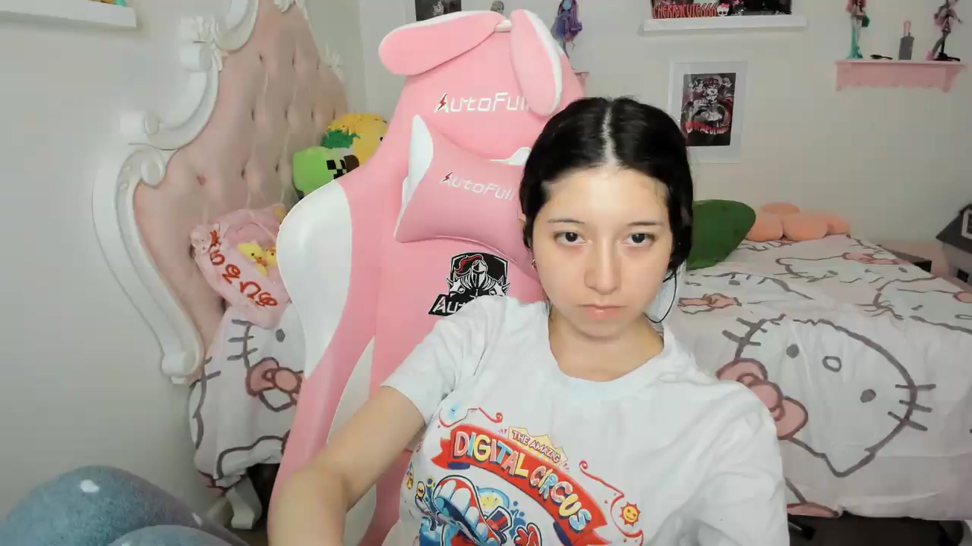 Gallery image thumbnail from Cherrycute666's myfreecams stream on, 07/27/2026, 02:36 image 11 of 20