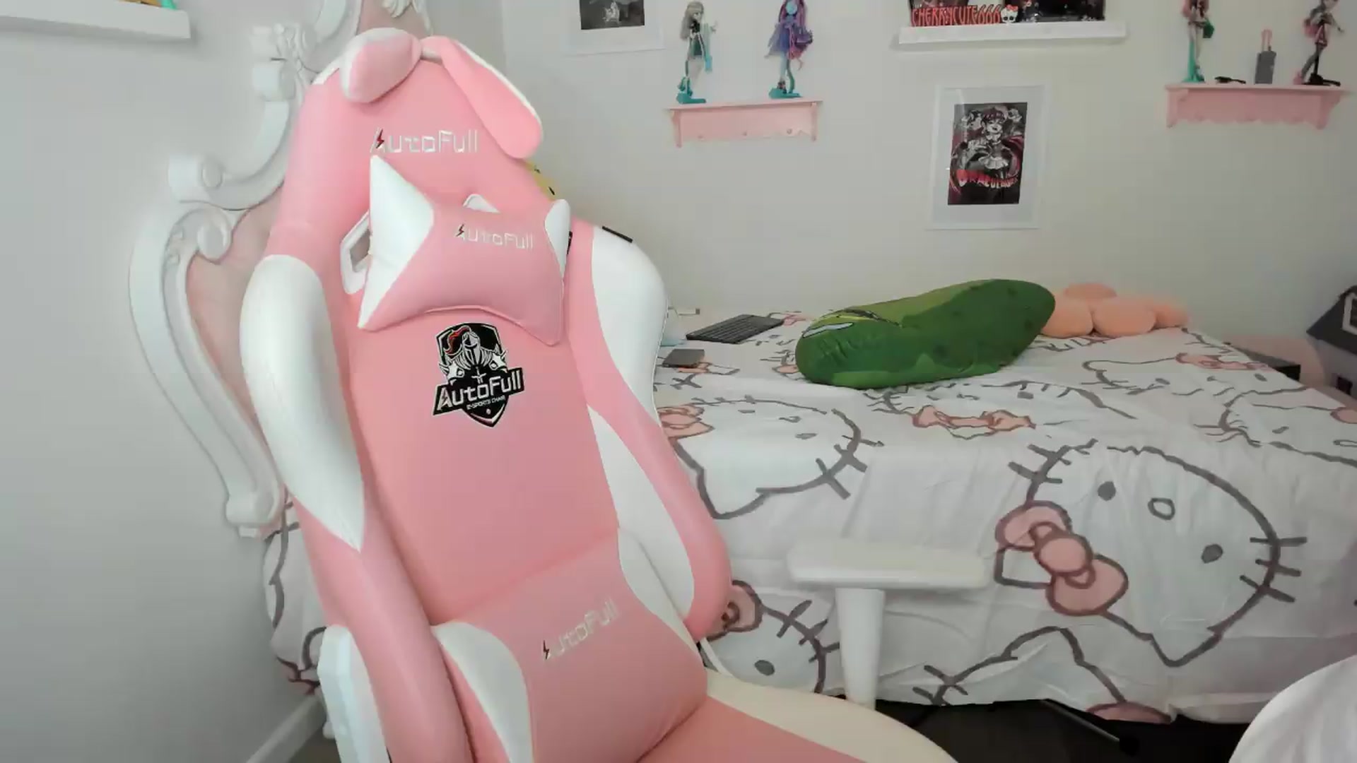 Gallery image thumbnail from Cherrycute666's myfreecams stream on, 07/27/2026, 02:36 image 13 of 20
