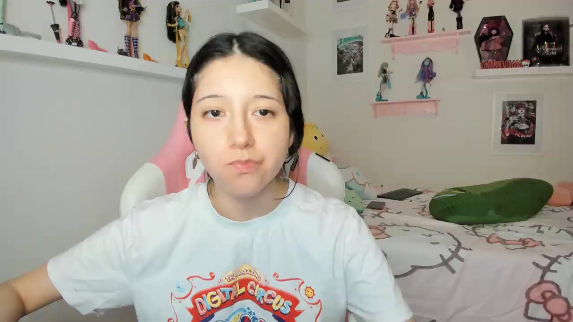 Gallery image thumbnail from Cherrycute666's myfreecams stream on, 07/27/2026, 02:36 image 2 of 20