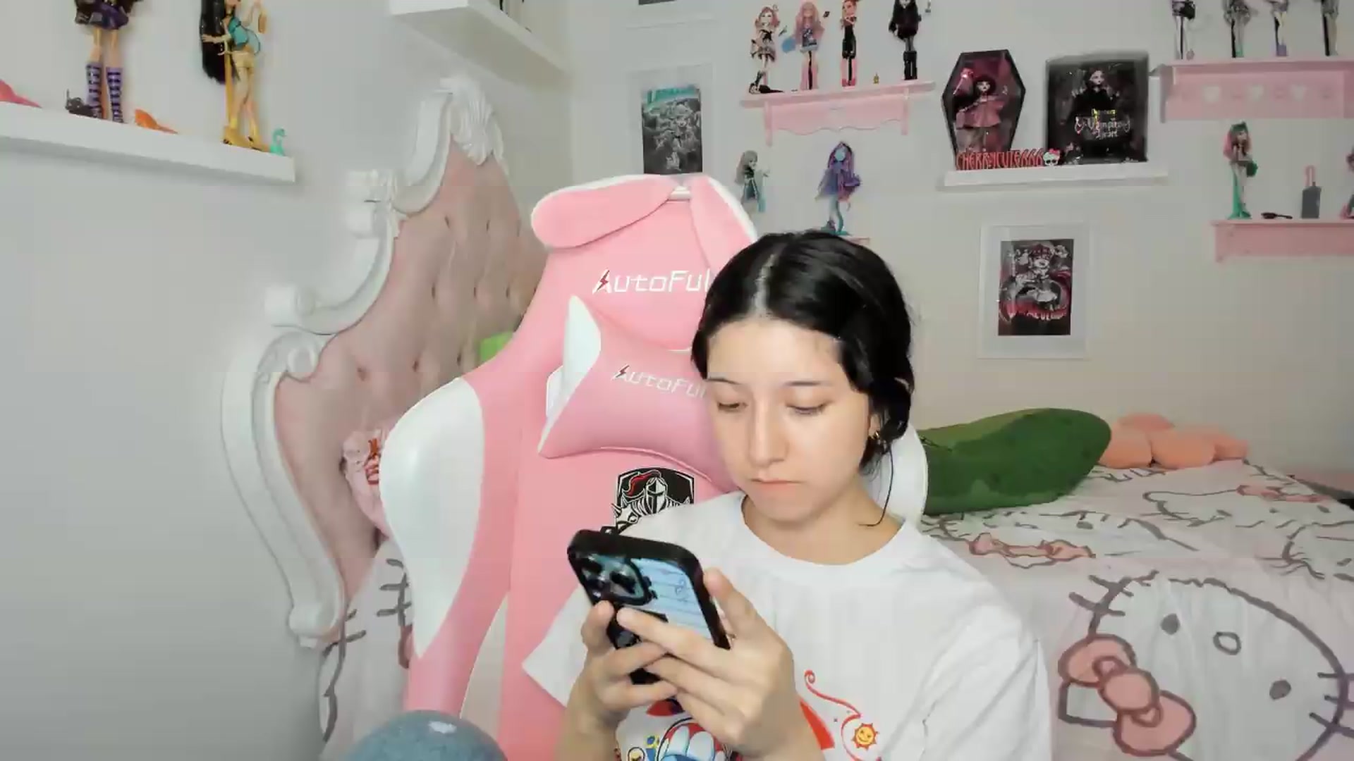 Gallery image thumbnail from Cherrycute666's myfreecams stream on, 07/27/2026, 02:36 image 8 of 20