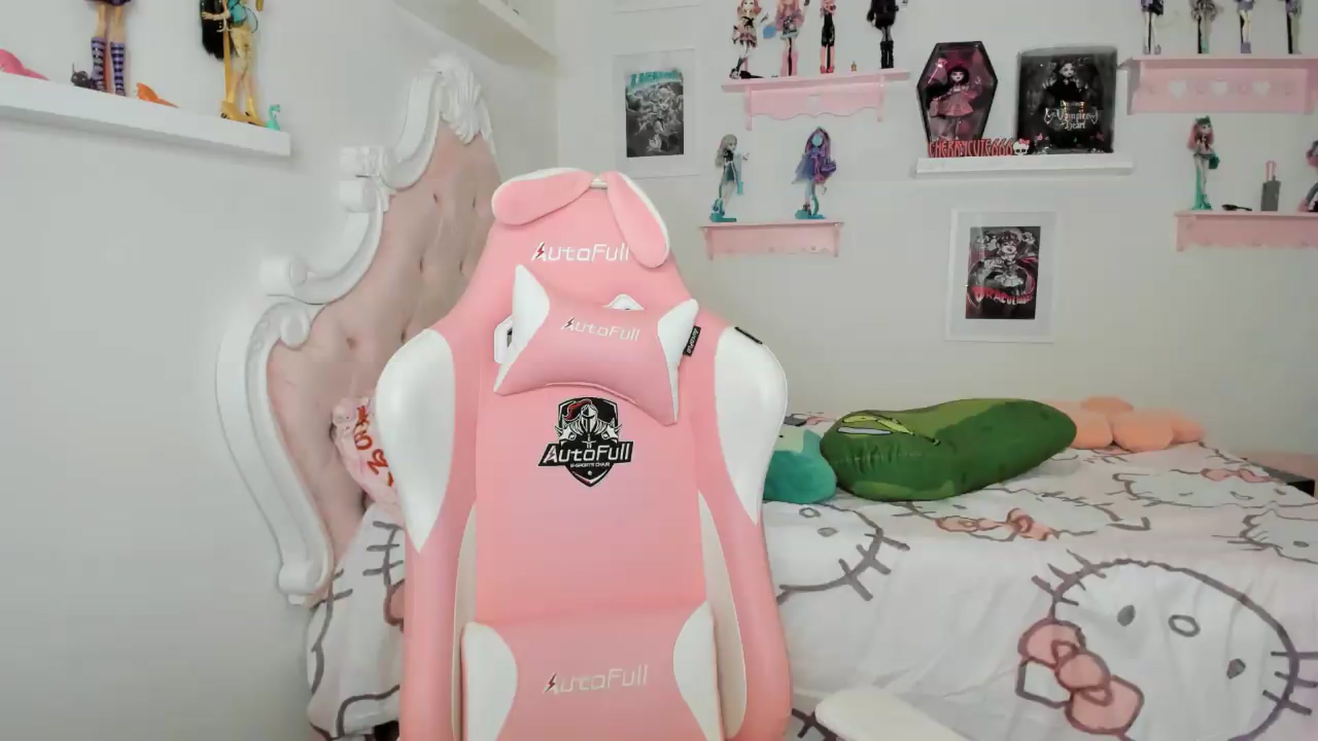 Gallery image thumbnail from Cherrycute666's myfreecams stream on, 07/27/2026, 05:25 image 8 of 20