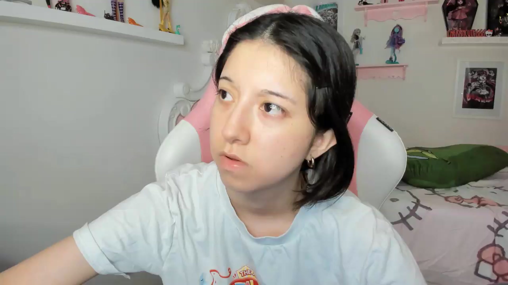 Gallery image thumbnail from Cherrycute666's myfreecams stream on, 07/27/2026, 05:25 image 17 of 20