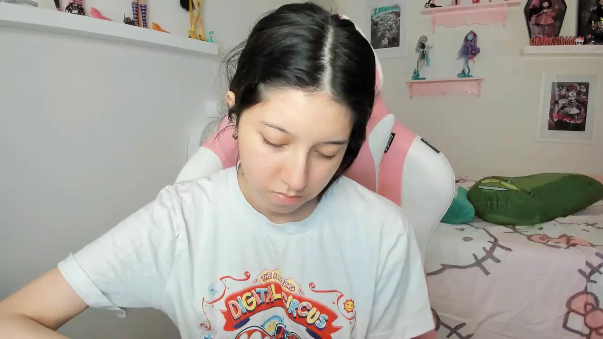 Gallery image thumbnail from Cherrycute666's myfreecams stream on, 07/27/2026, 05:25 image 16 of 20
