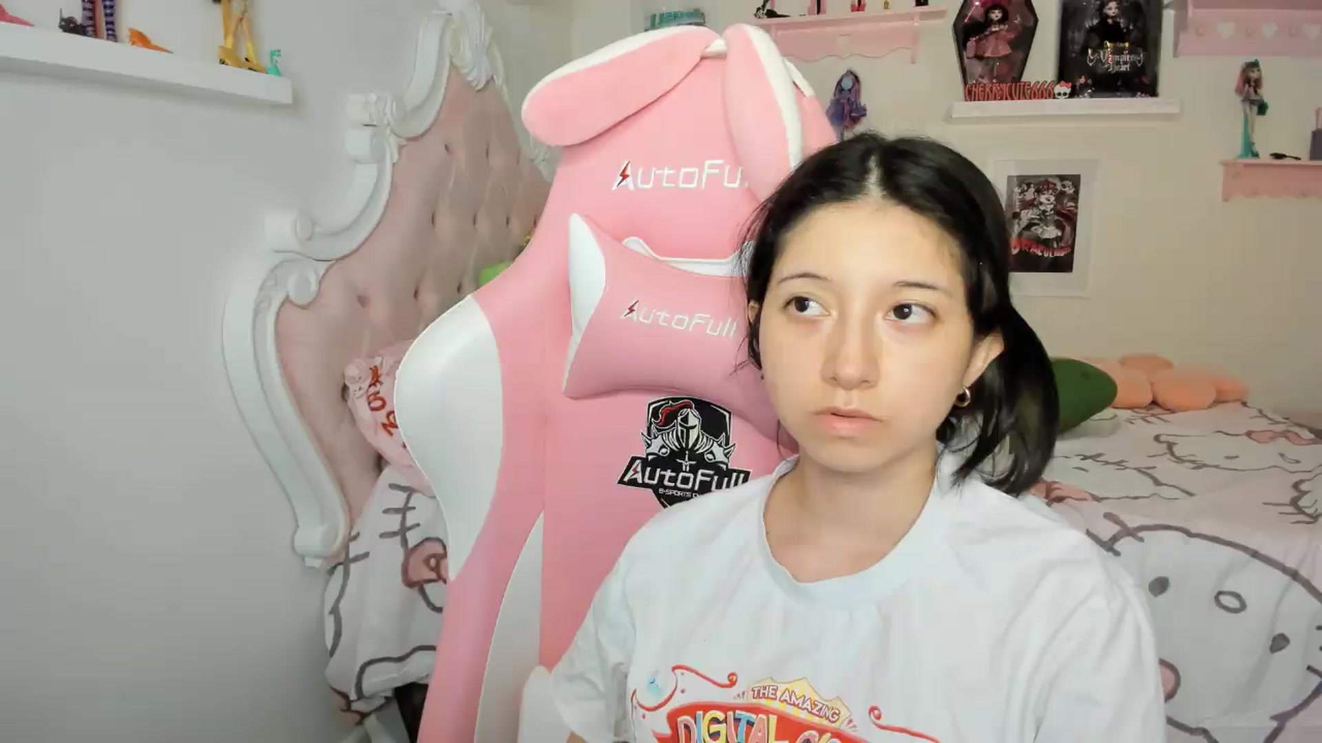 Gallery image thumbnail from Cherrycute666's myfreecams stream on, 07/27/2026, 05:25 image 18 of 20