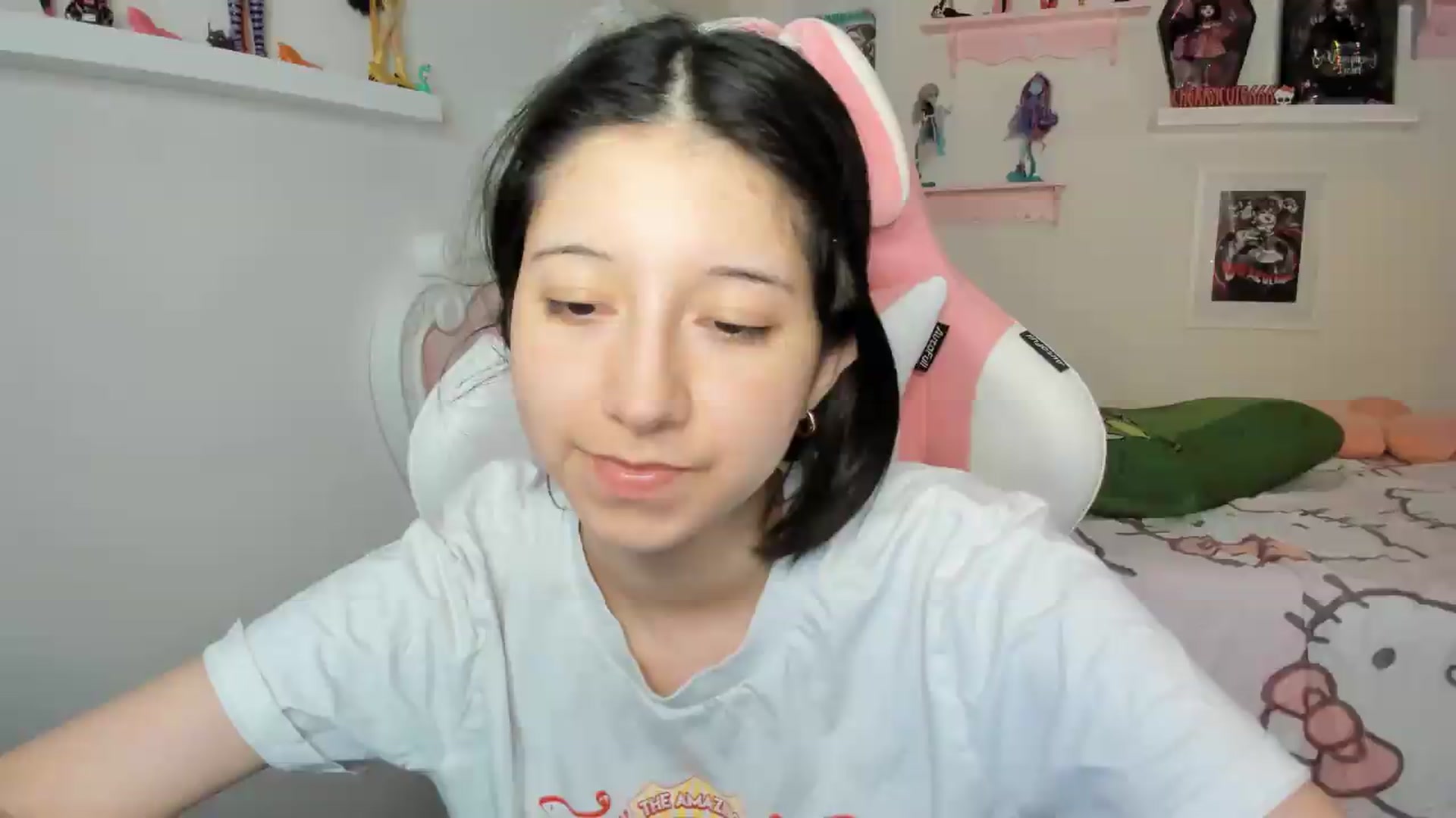 Gallery image thumbnail from Cherrycute666's myfreecams stream on, 07/27/2026, 05:25 image 19 of 20