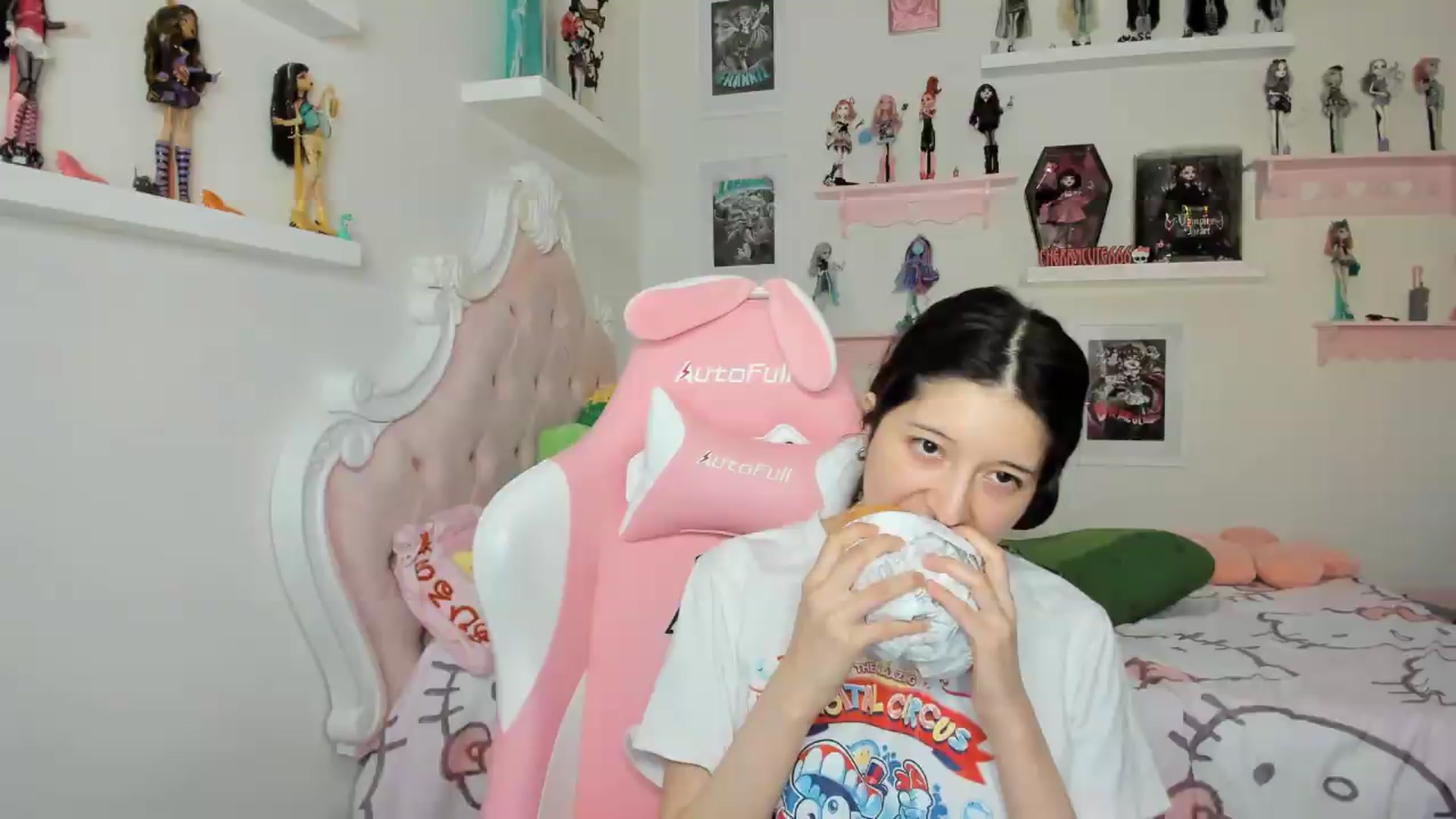 Gallery image thumbnail from Cherrycute666's myfreecams stream on, 07/27/2026, 05:25 image 12 of 20