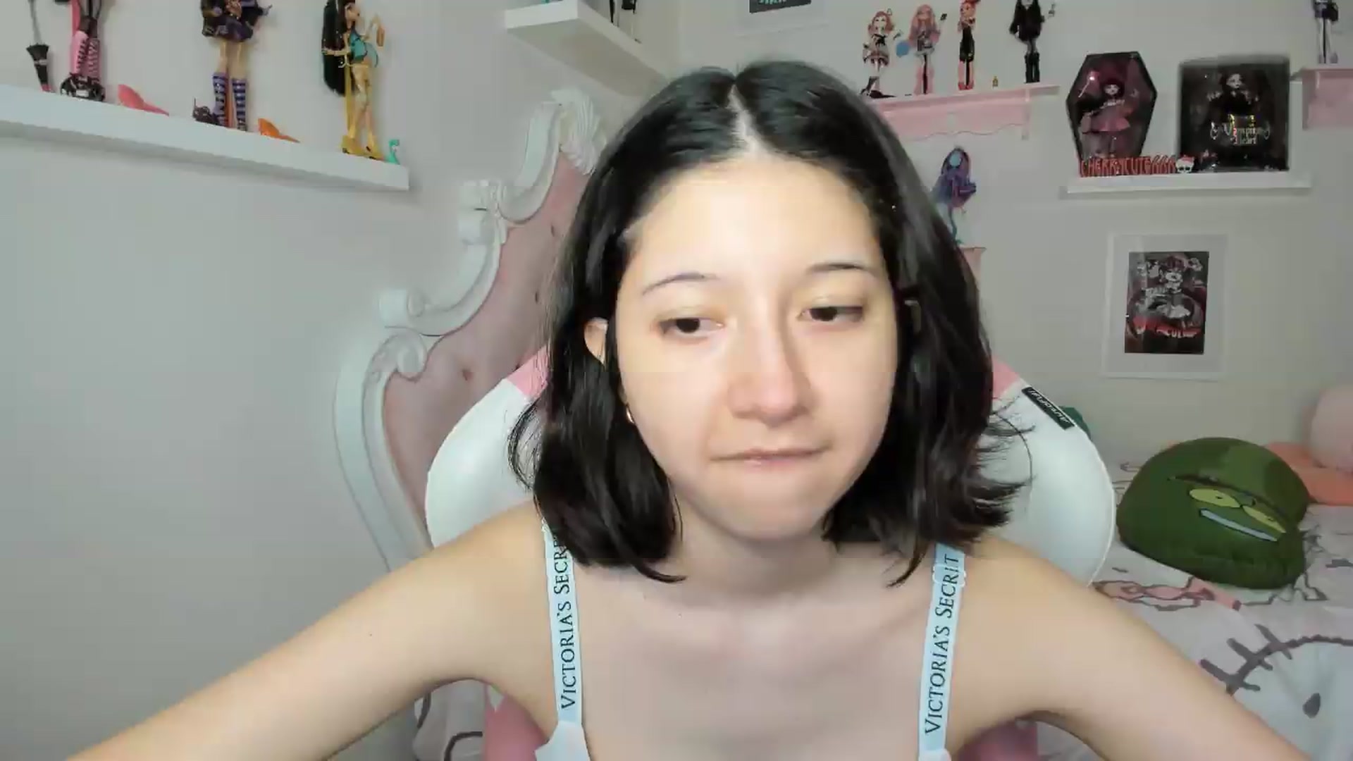 Gallery image thumbnail from Cherrycute666's myfreecams stream on, 07/27/2026, 09:39 image 3 of 20