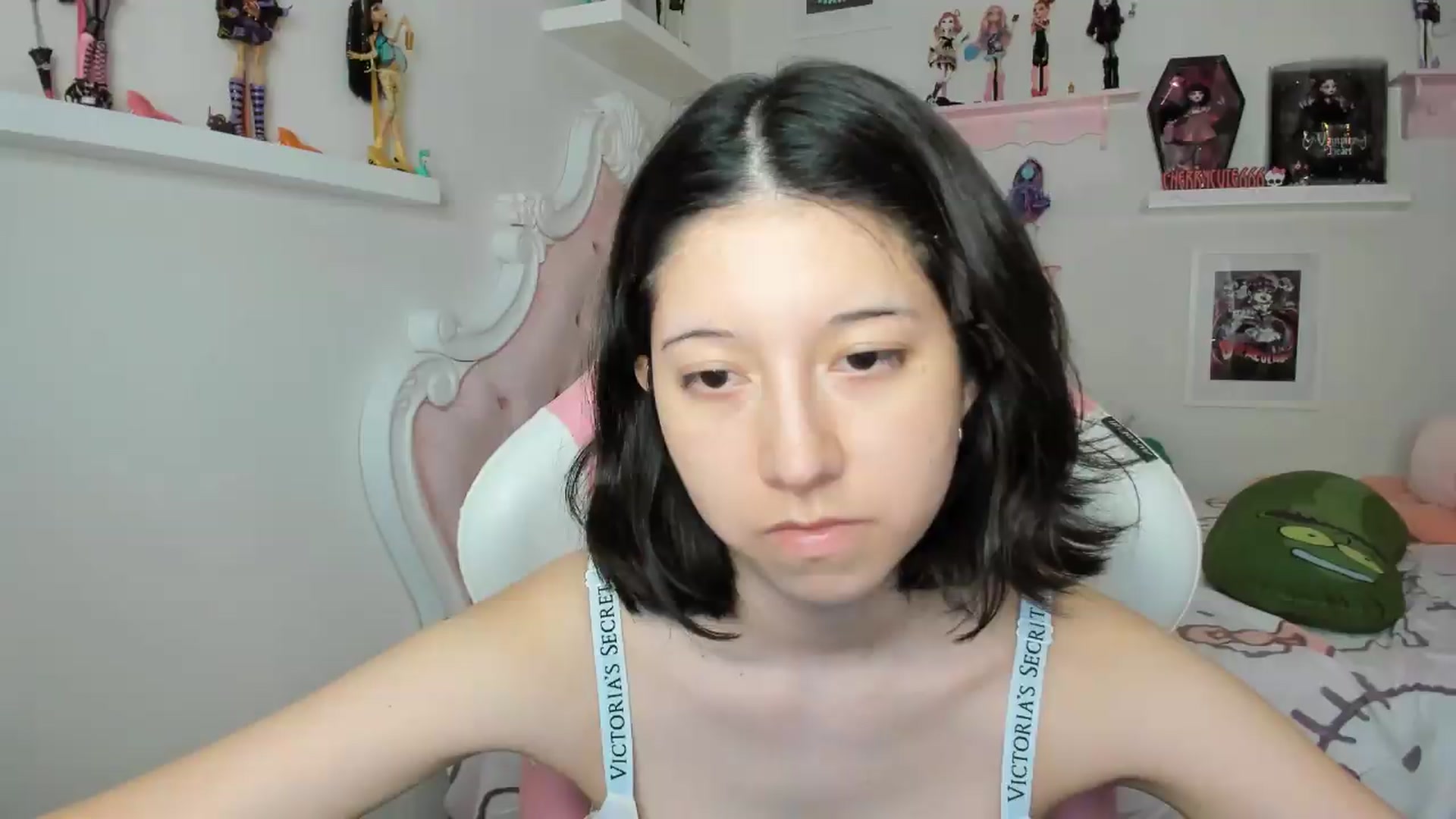 Gallery image thumbnail from Cherrycute666's myfreecams stream on, 07/27/2026, 09:39 image 4 of 20
