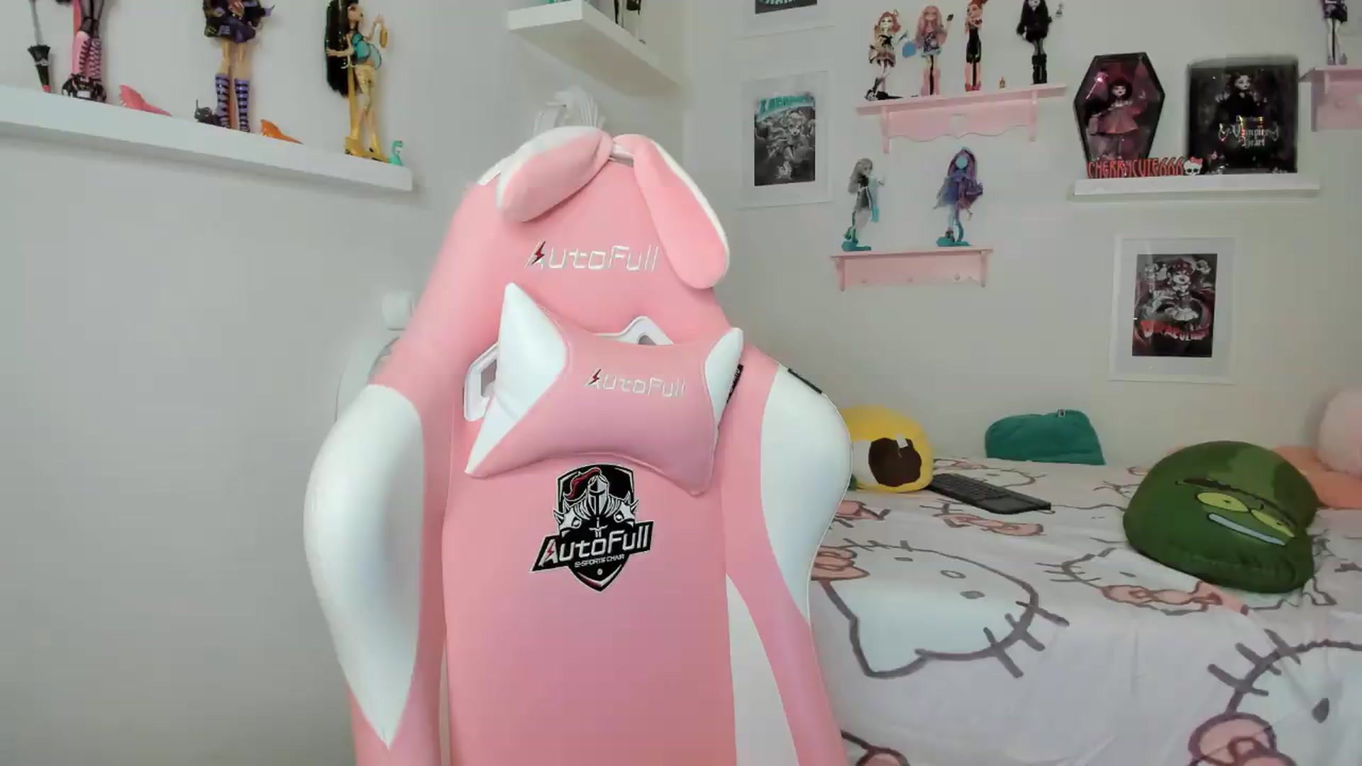 Gallery image thumbnail from Cherrycute666's myfreecams stream on, 07/27/2026, 09:39 image 7 of 20