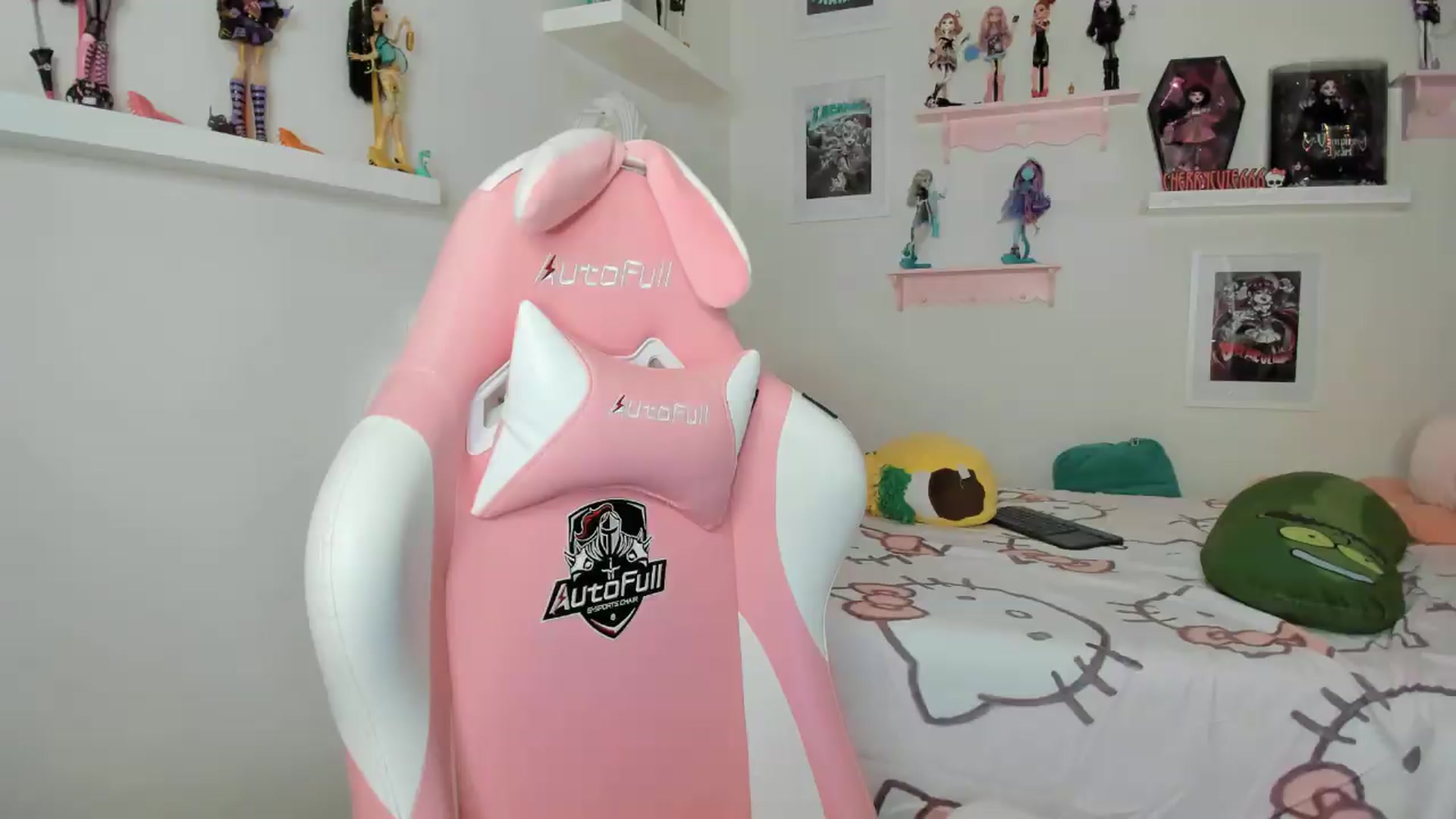 Gallery image thumbnail from Cherrycute666's myfreecams stream on, 07/27/2026, 09:39 image 8 of 20