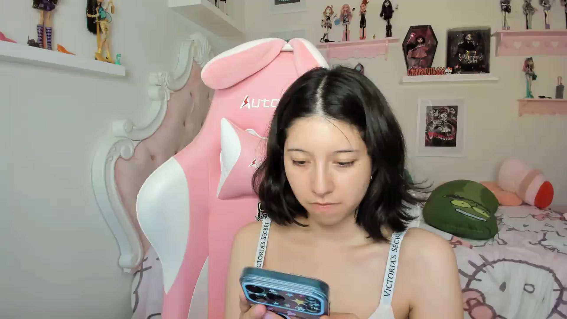 Gallery image thumbnail from Cherrycute666's myfreecams stream on, 07/27/2026, 09:39 image 15 of 20