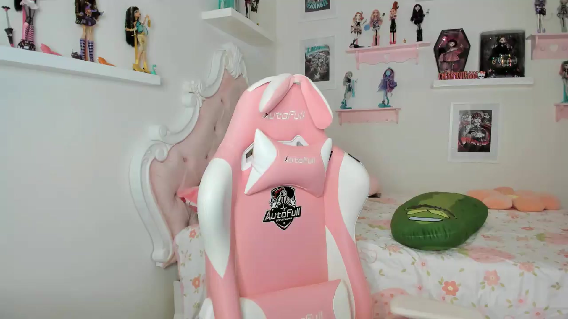 Gallery image thumbnail from Cherrycute666's myfreecams stream on, 07/28/2026, 06:55 image 11 of 20