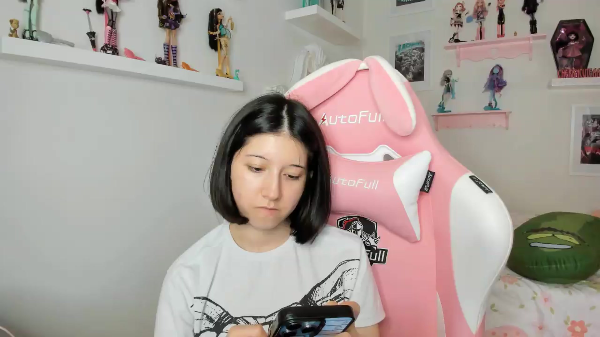 Gallery image thumbnail from Cherrycute666's myfreecams stream on, 07/28/2026, 06:55 image 16 of 20