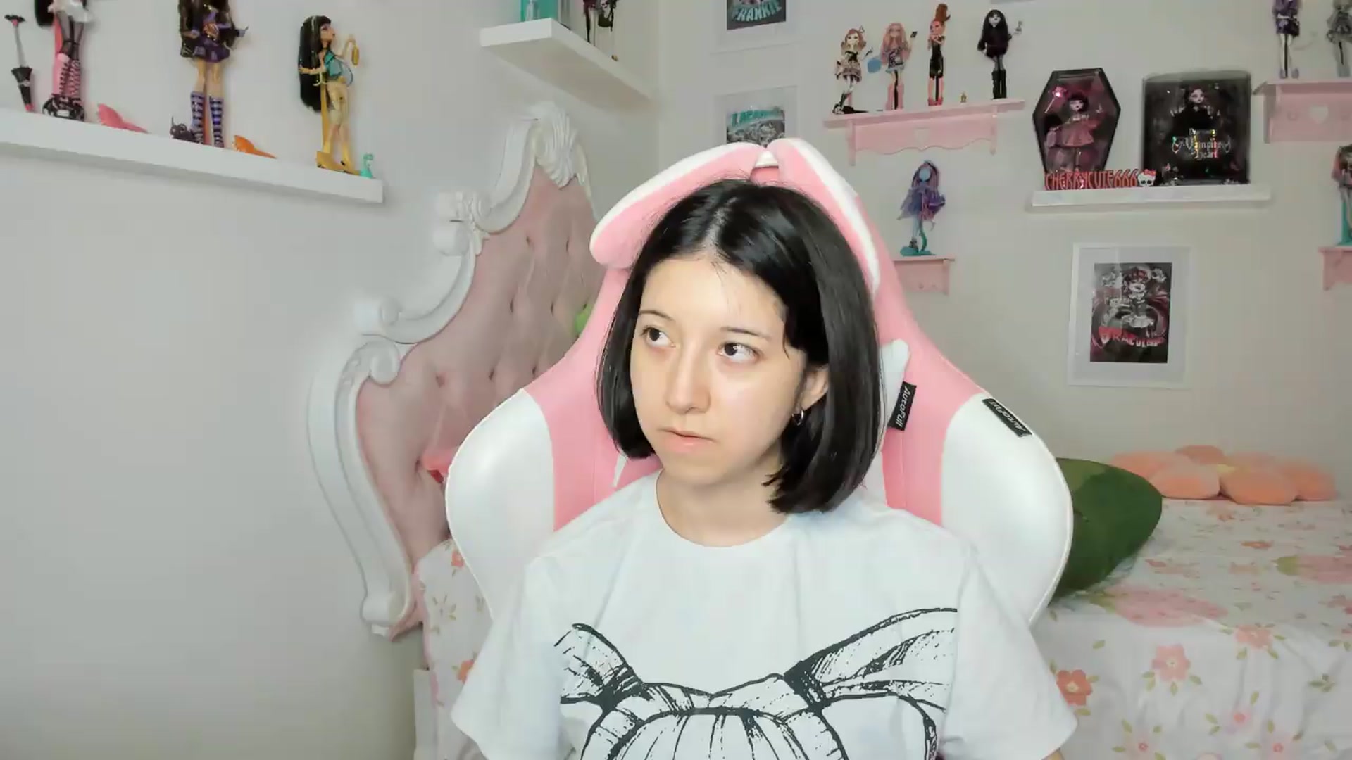 Gallery image thumbnail from Cherrycute666's myfreecams stream on, 07/28/2026, 06:55 image 6 of 20