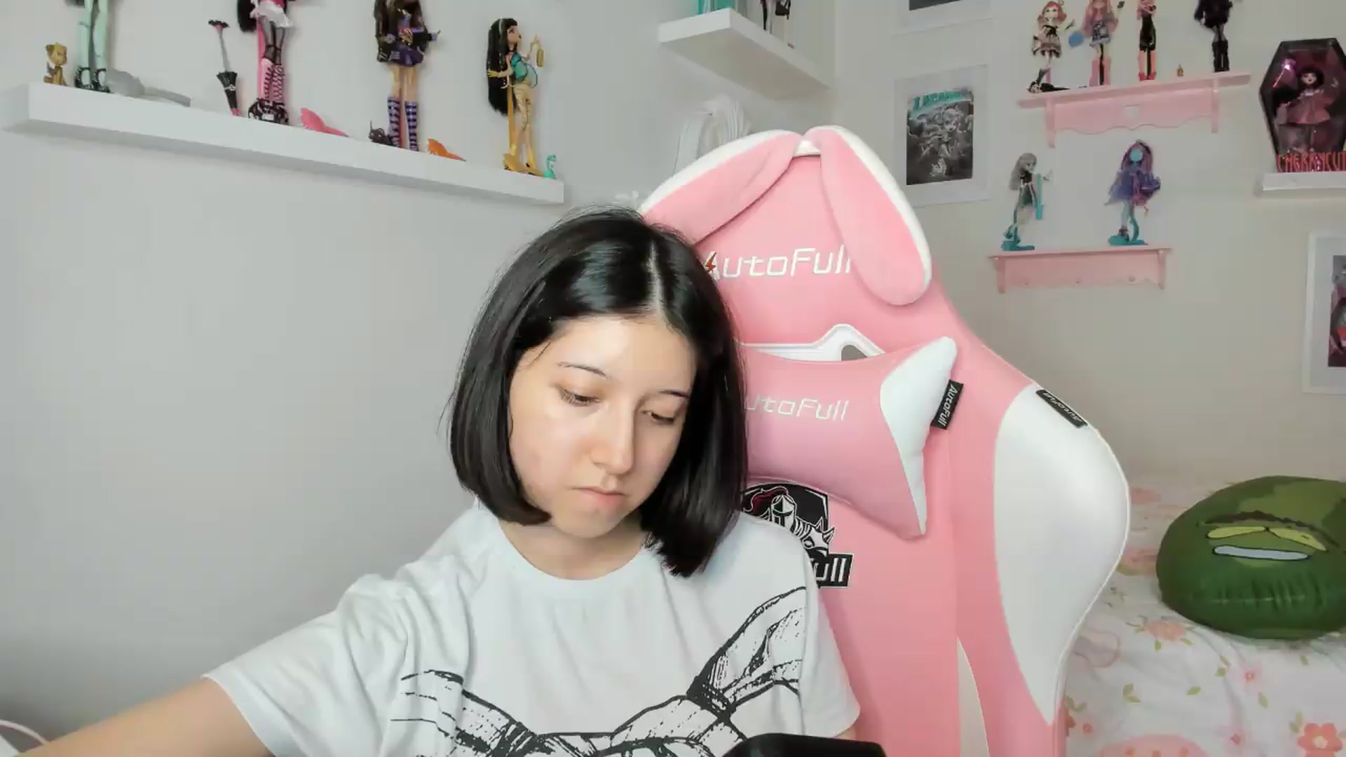 Gallery image thumbnail from Cherrycute666's myfreecams stream on, 07/28/2026, 06:55 image 18 of 20