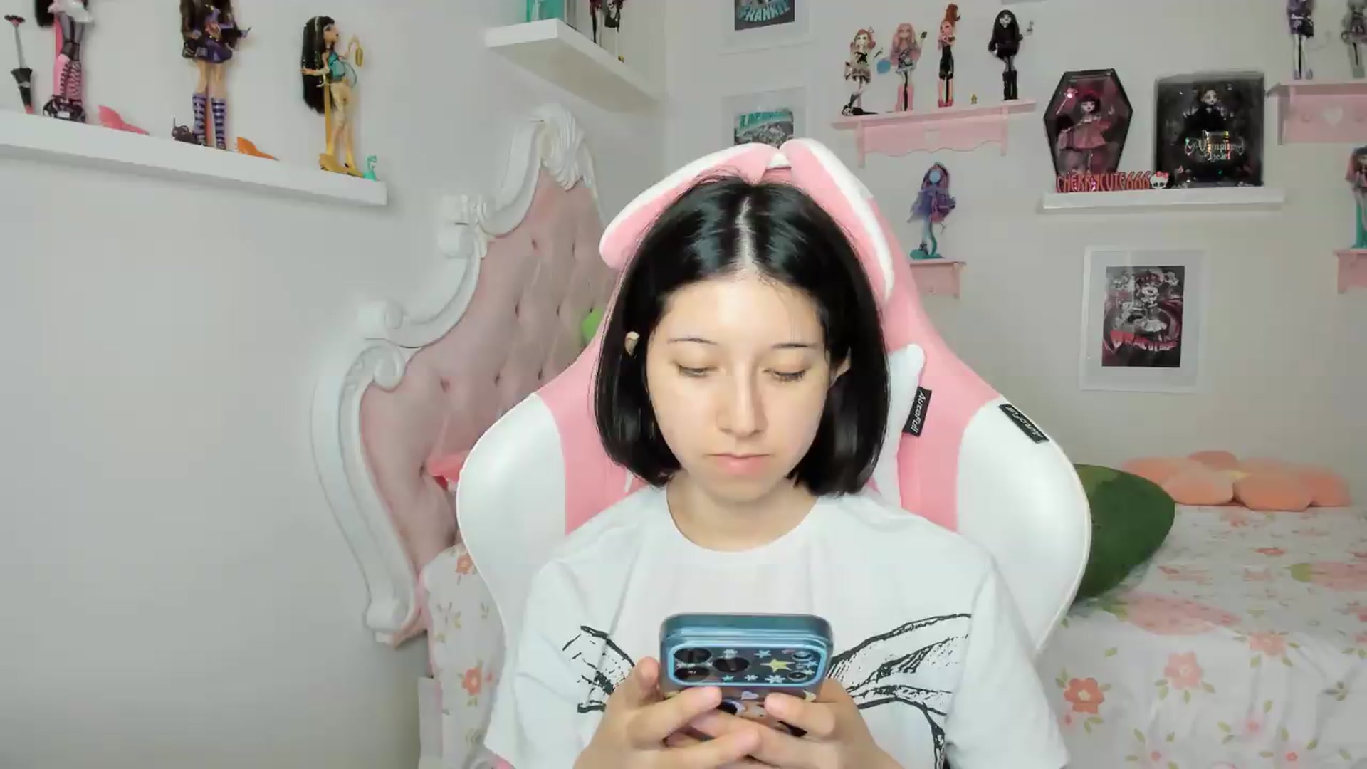 Gallery image thumbnail from Cherrycute666's myfreecams stream on, 07/28/2026, 06:55 image 5 of 20
