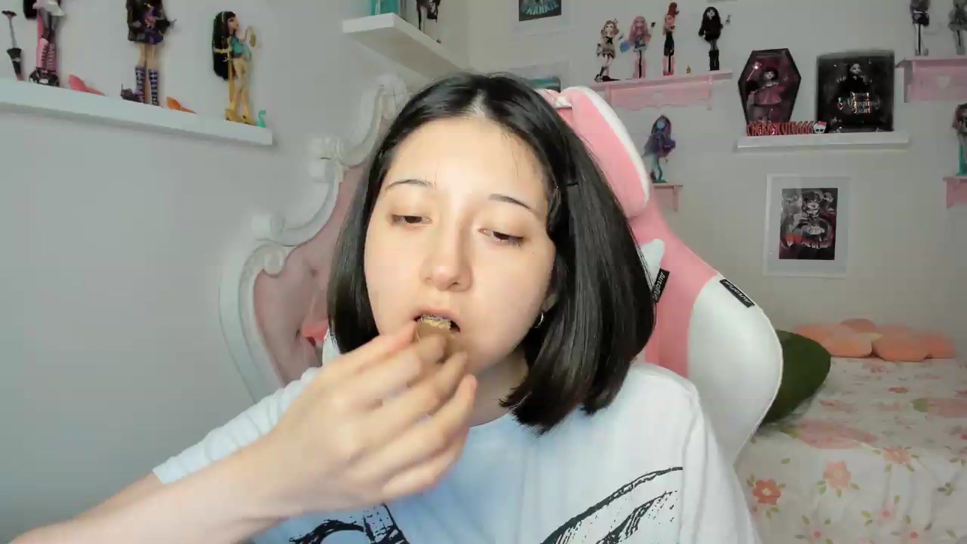 Gallery image thumbnail from Cherrycute666's myfreecams stream on, 07/28/2026, 06:55 image 10 of 20