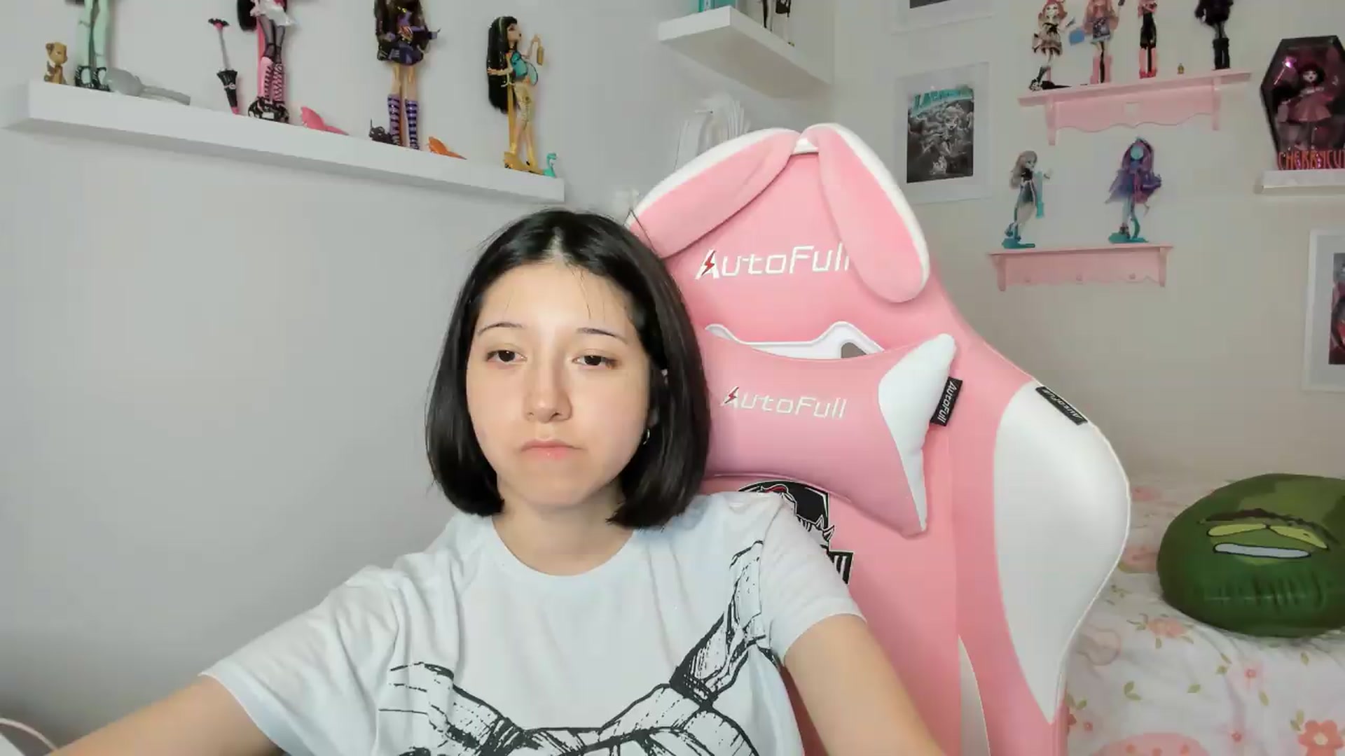Gallery image thumbnail from Cherrycute666's myfreecams stream on, 07/28/2026, 06:55 image 17 of 20