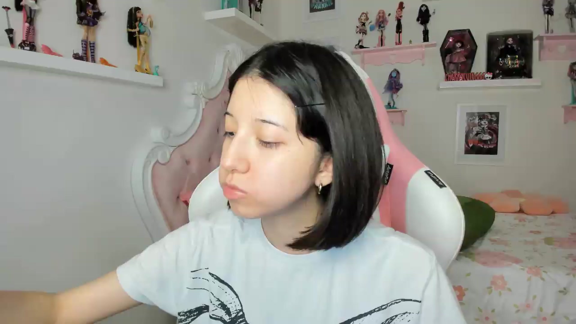 Gallery image thumbnail from Cherrycute666's myfreecams stream on, 07/28/2026, 06:55 image 7 of 20