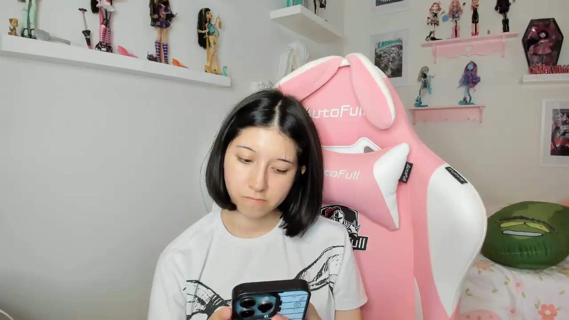 Gallery image thumbnail from Cherrycute666's myfreecams stream on, 07/28/2026, 06:55 image 15 of 20
