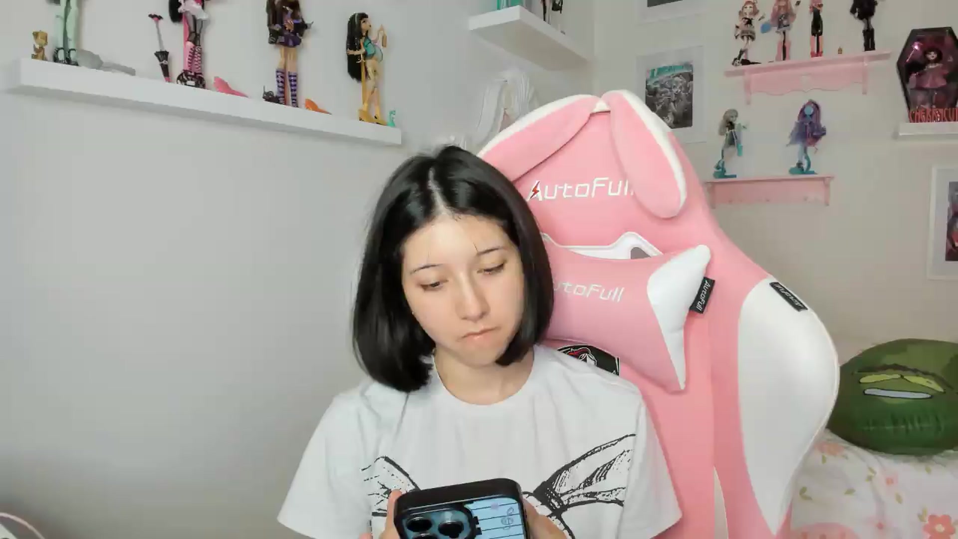 Gallery image thumbnail from Cherrycute666's myfreecams stream on, 07/28/2026, 06:55 image 20 of 20