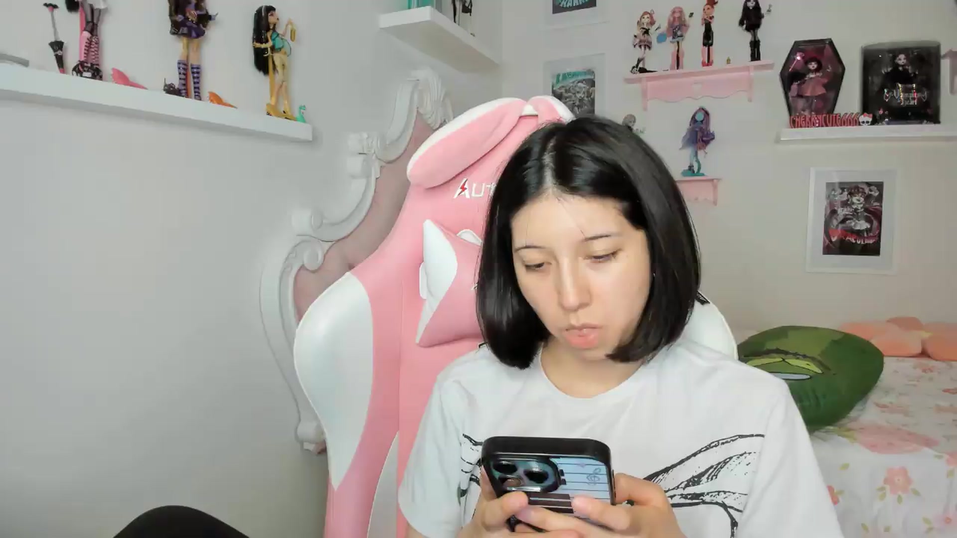 Gallery image thumbnail from Cherrycute666's myfreecams stream on, 07/28/2026, 06:55 image 12 of 20