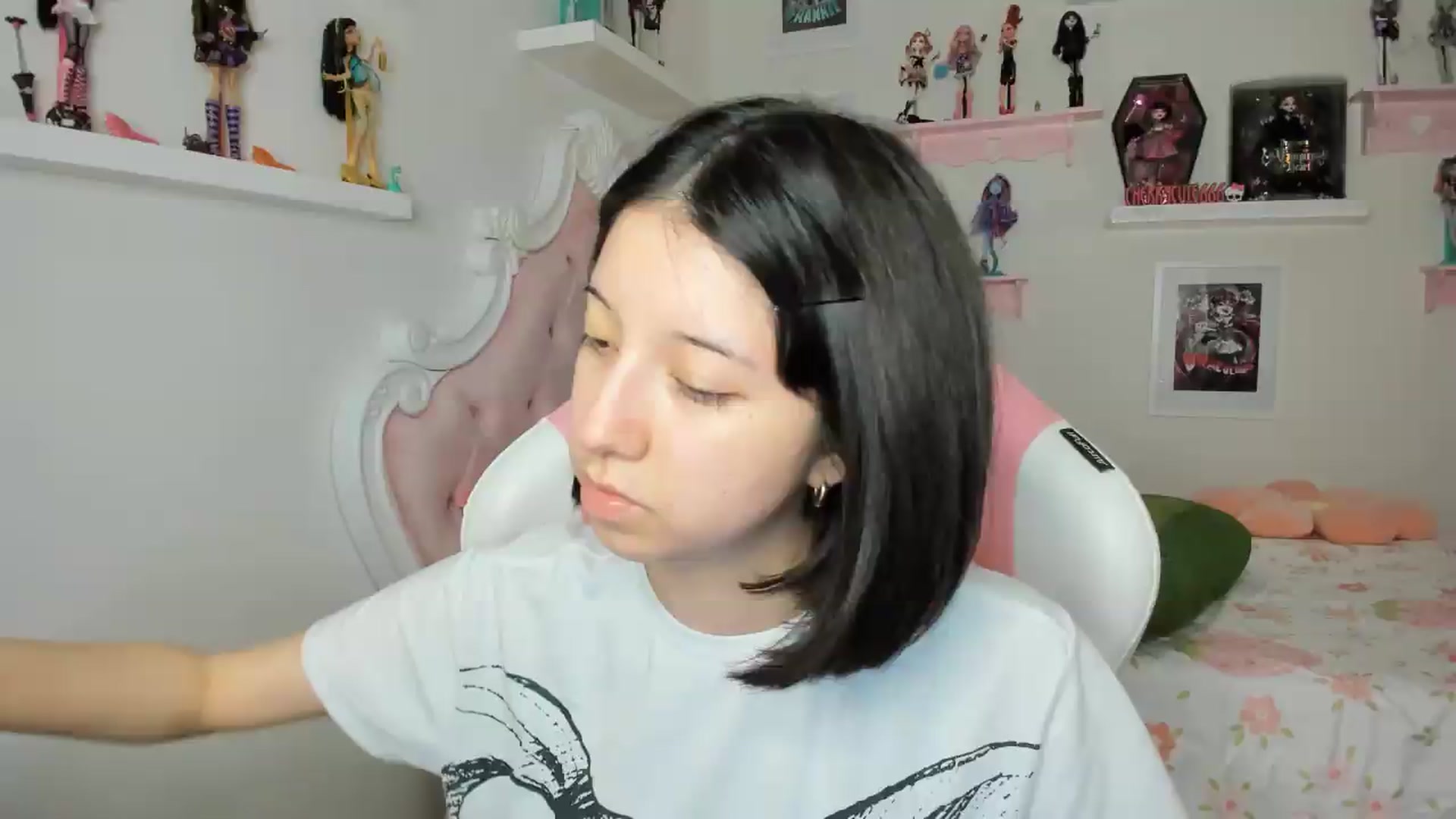 Gallery image thumbnail from Cherrycute666's myfreecams stream on, 07/28/2026, 06:55 image 4 of 20
