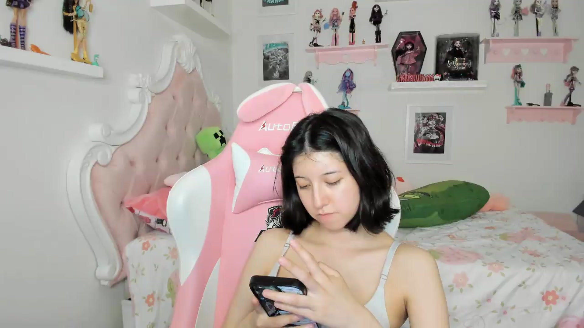 Gallery image thumbnail from Cherrycute666's myfreecams stream on, 07/29/2026, 06:57 image 18 of 20