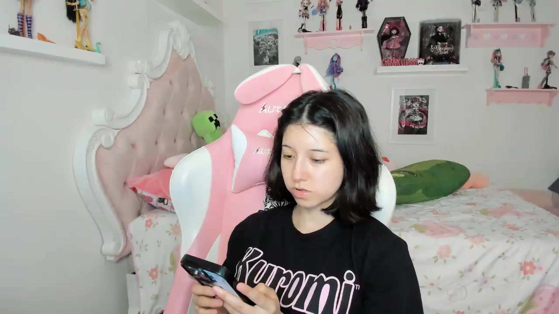 Gallery image thumbnail from Cherrycute666's myfreecams stream on, 07/29/2026, 06:57 image 15 of 20