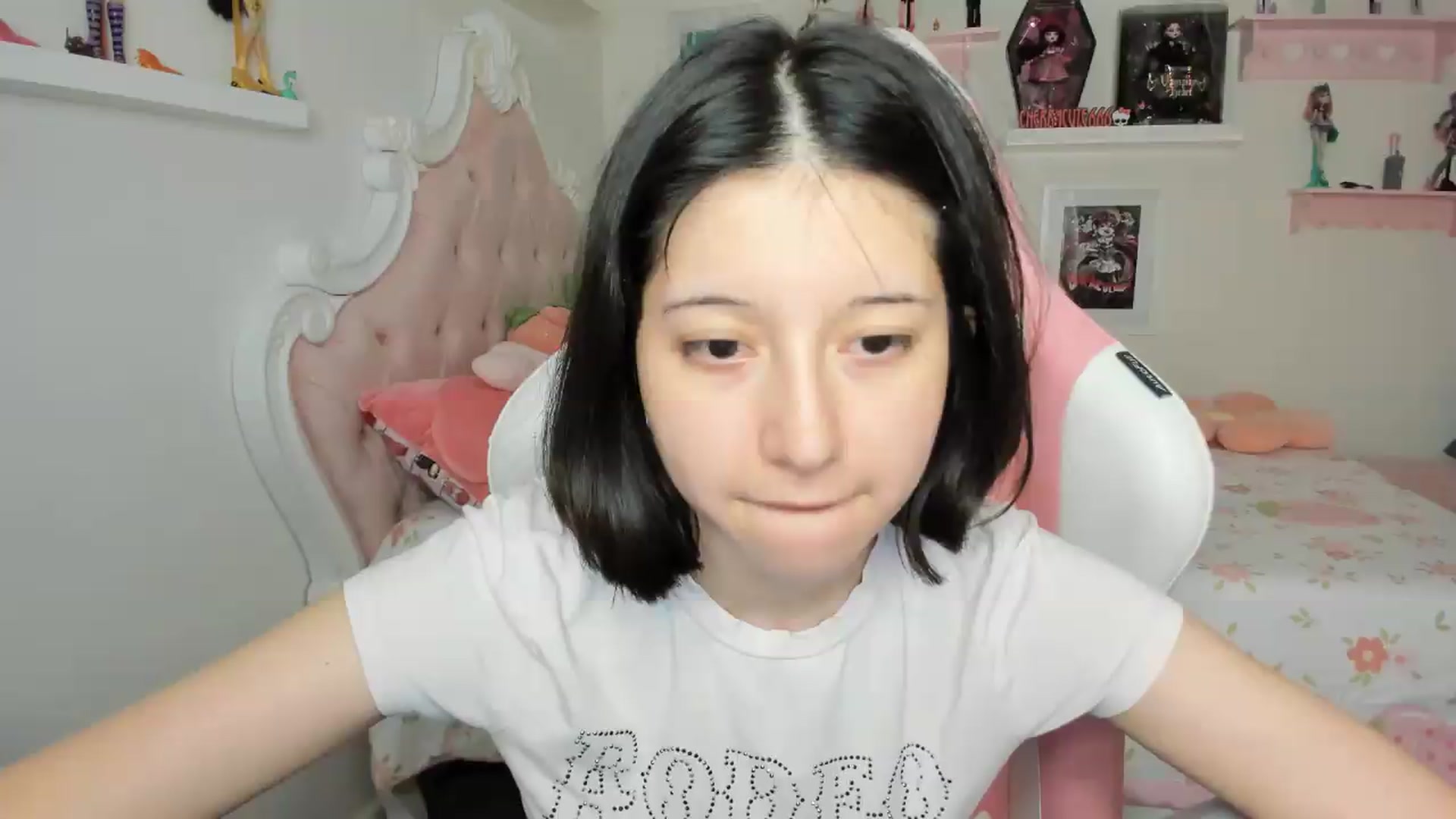 Gallery image thumbnail from Cherrycute666's myfreecams stream on, 07/30/2026, 08:05 image 3 of 20