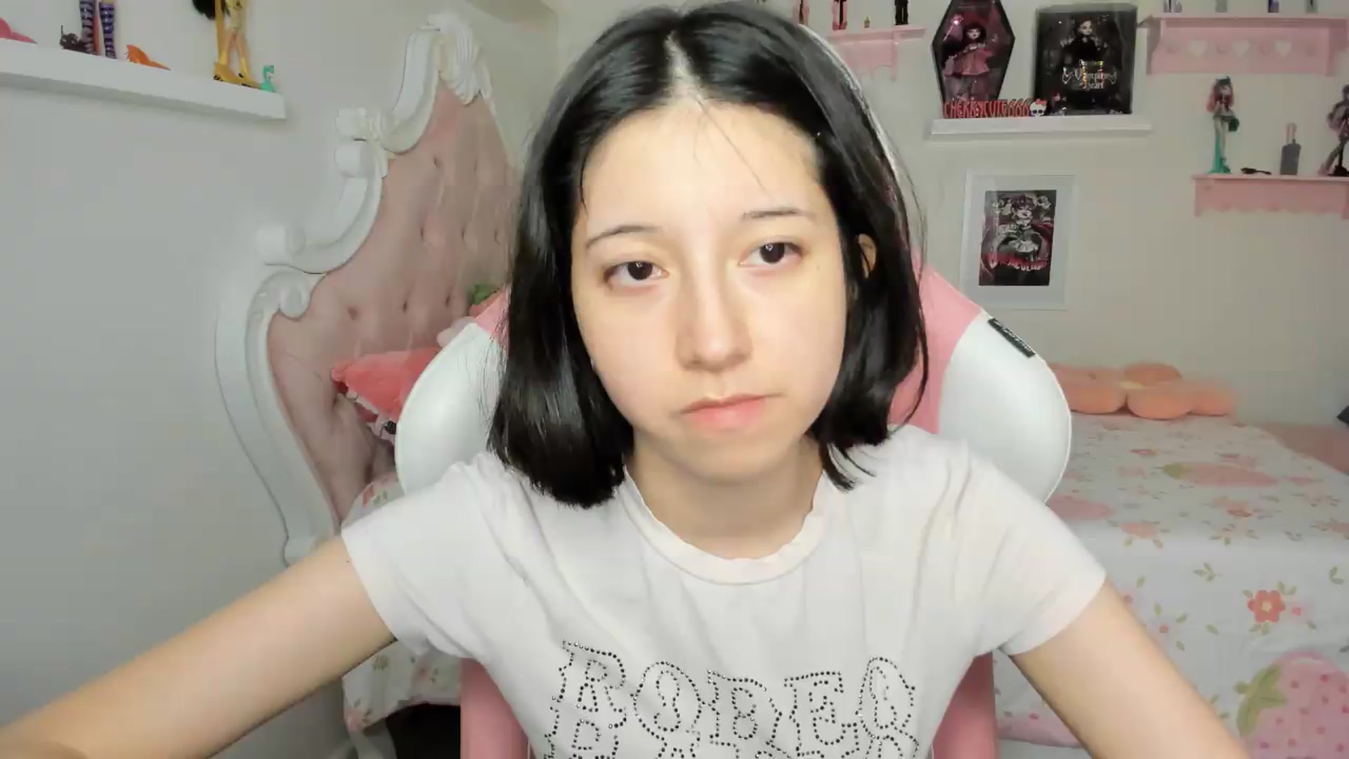 Gallery image thumbnail from Cherrycute666's myfreecams stream on, 07/30/2026, 08:05 image 1 of 20