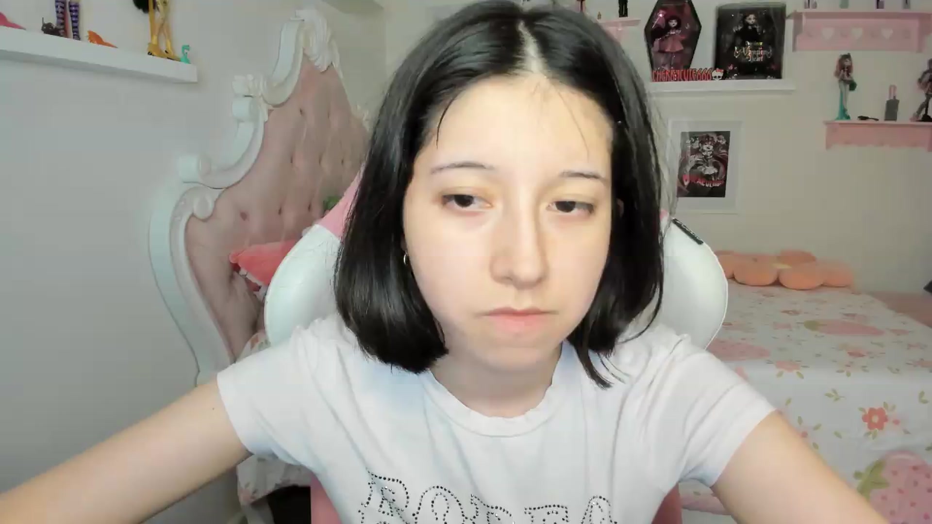 Gallery image thumbnail from Cherrycute666's myfreecams stream on, 07/30/2026, 08:05 image 2 of 20