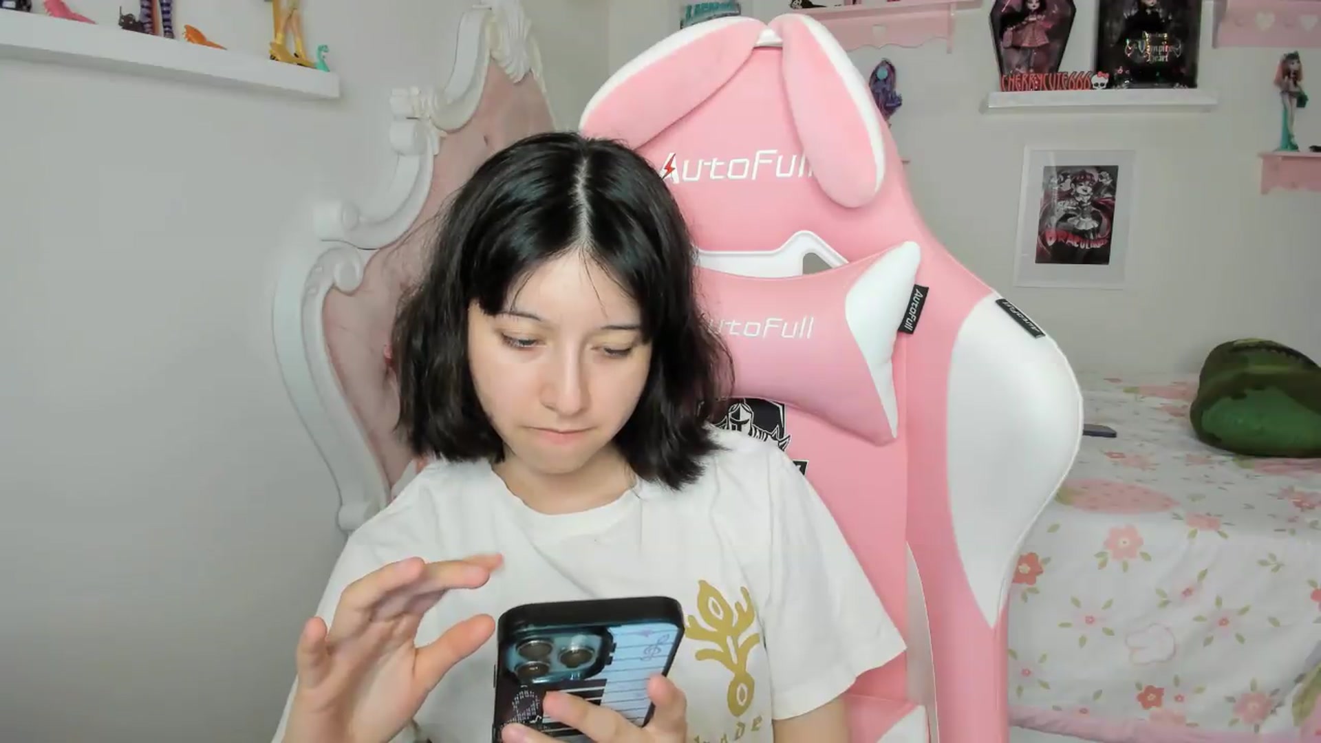 Gallery image thumbnail from Cherrycute666's myfreecams stream on, 07/30/2026, 10:17 image 12 of 20