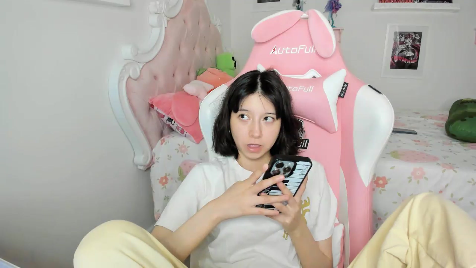 Gallery image thumbnail from Cherrycute666's myfreecams stream on, 07/30/2026, 10:17 image 18 of 20
