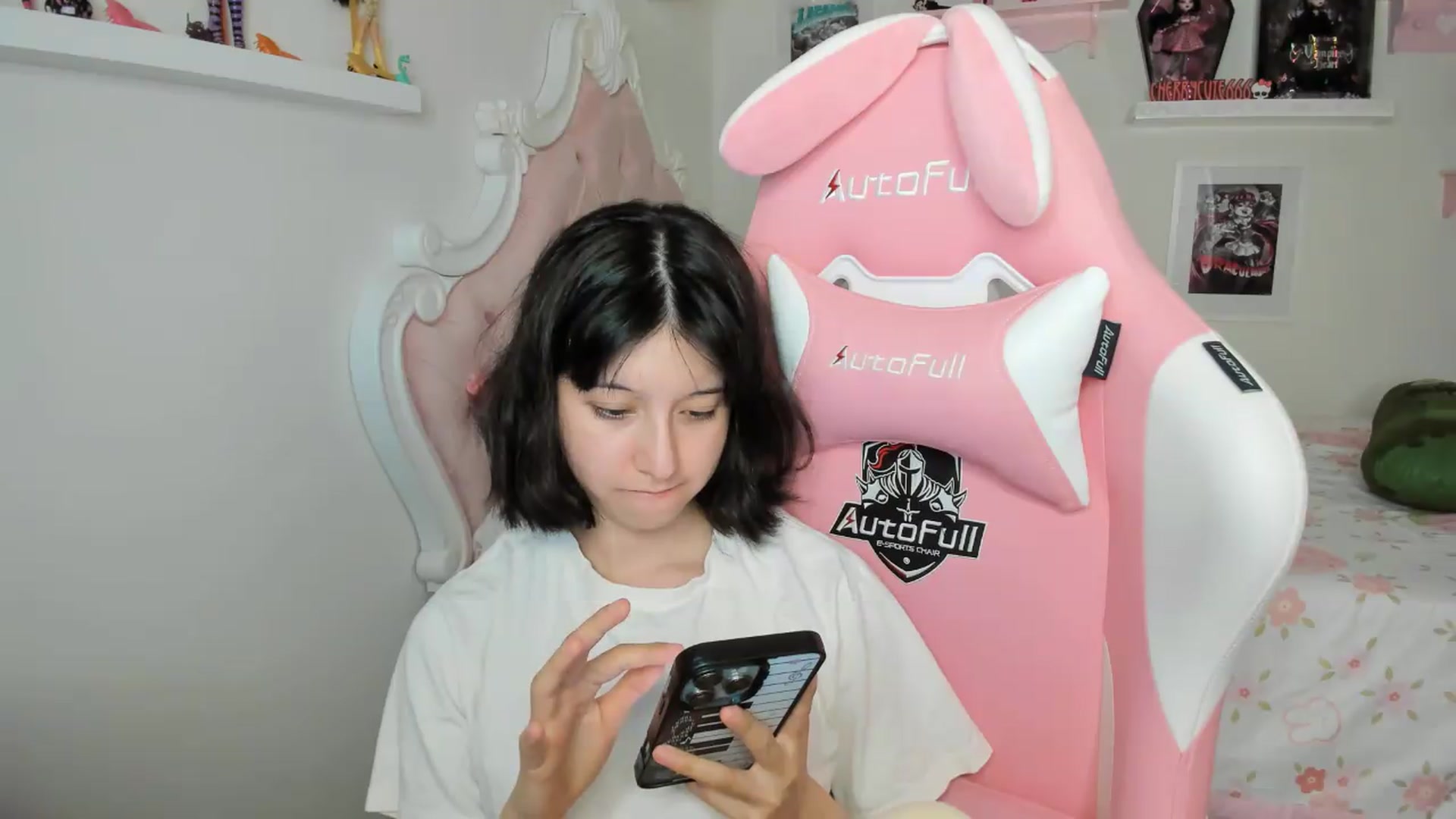 Gallery image thumbnail from Cherrycute666's myfreecams stream on, 07/30/2026, 10:17 image 15 of 20