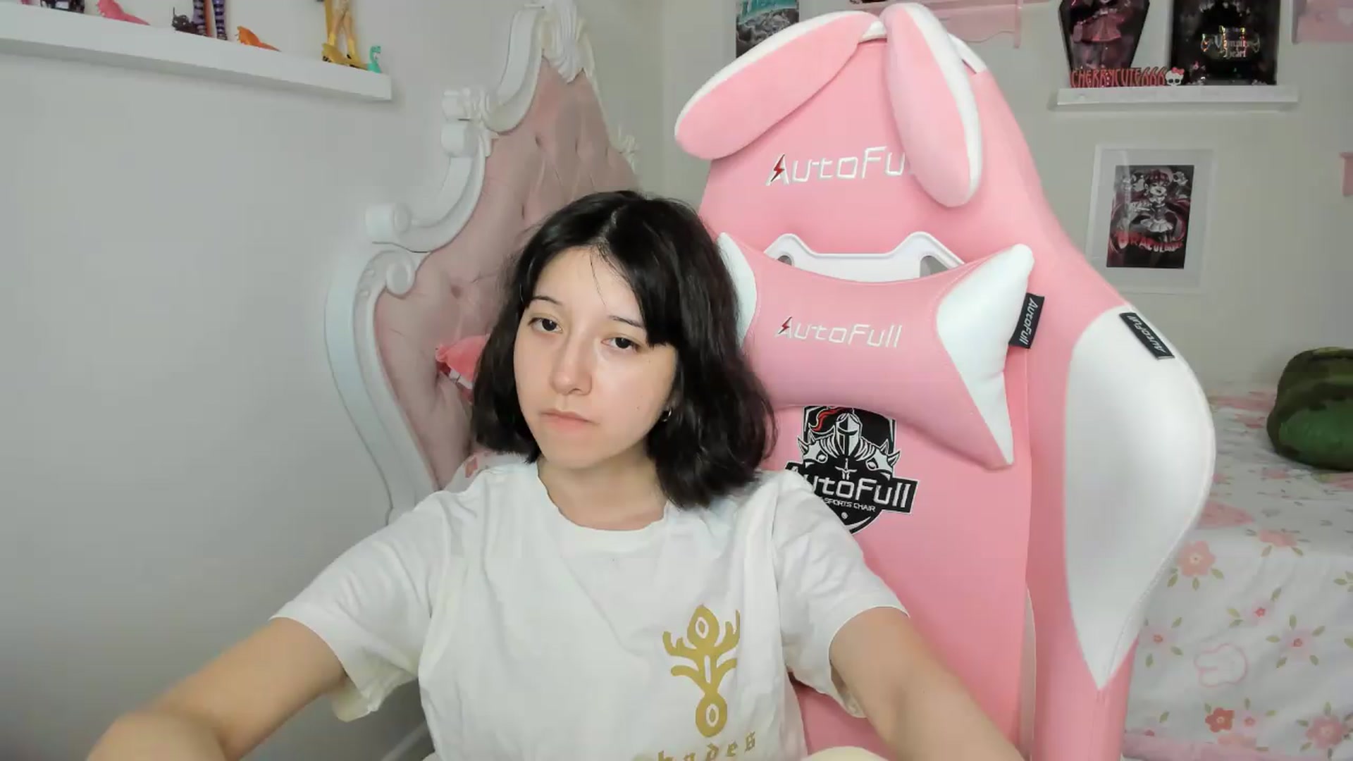 Gallery image thumbnail from Cherrycute666's myfreecams stream on, 07/30/2026, 10:17 image 17 of 20