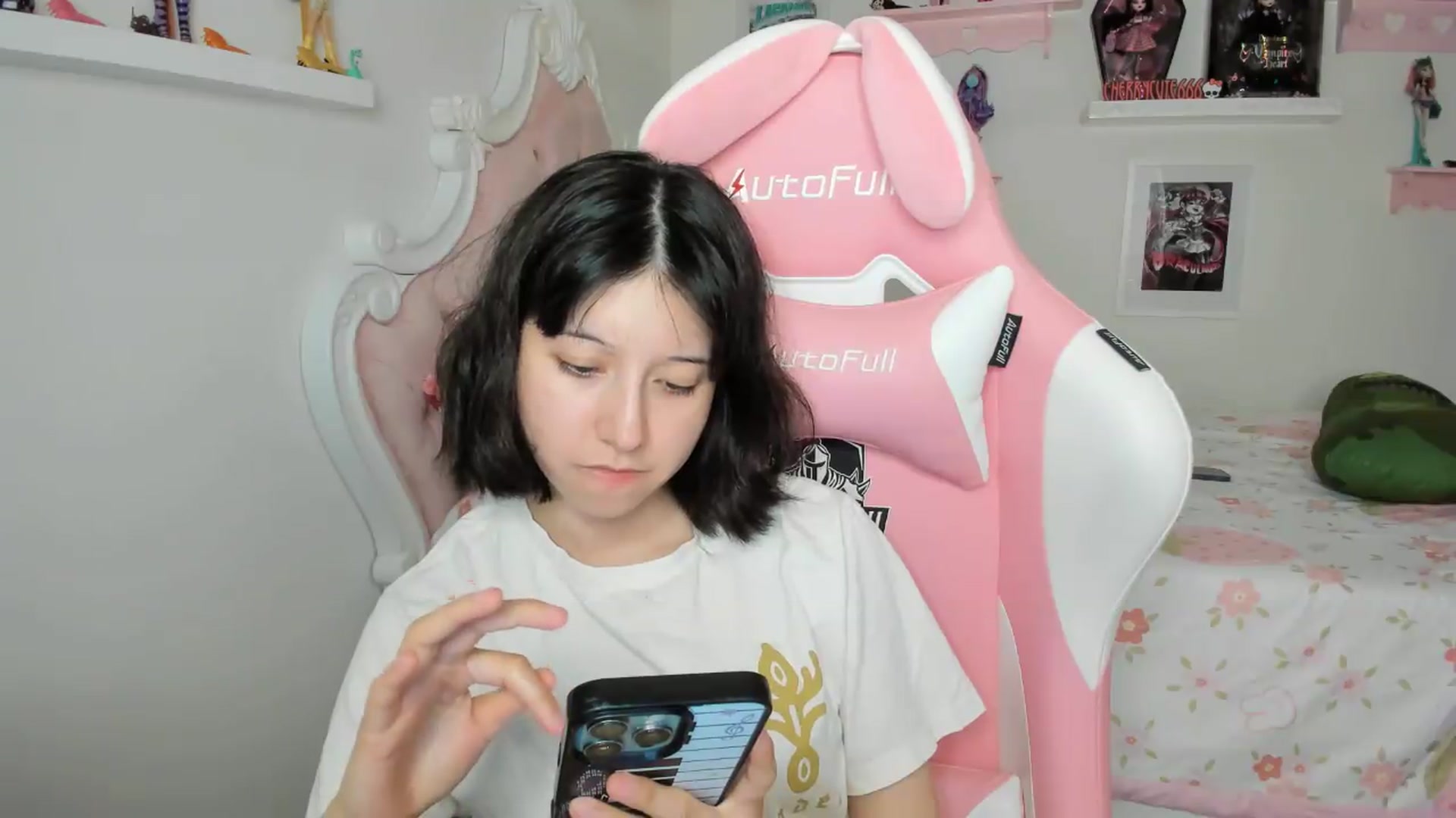 Gallery image thumbnail from Cherrycute666's myfreecams stream on, 07/30/2026, 10:17 image 13 of 20